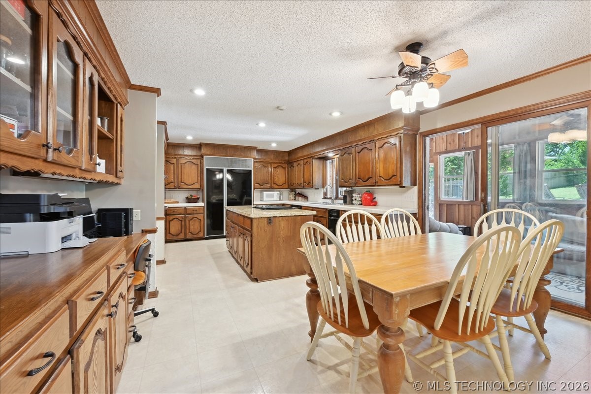 2956 E 69th Street Property Photo 23