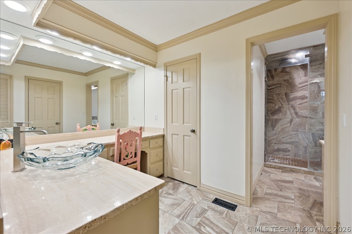 2956 E 69th Street Property Photo 31