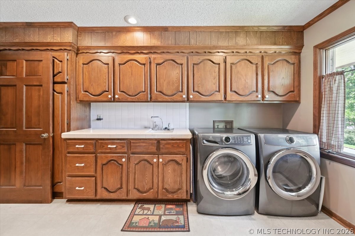 2956 E 69th Street Property Photo 43