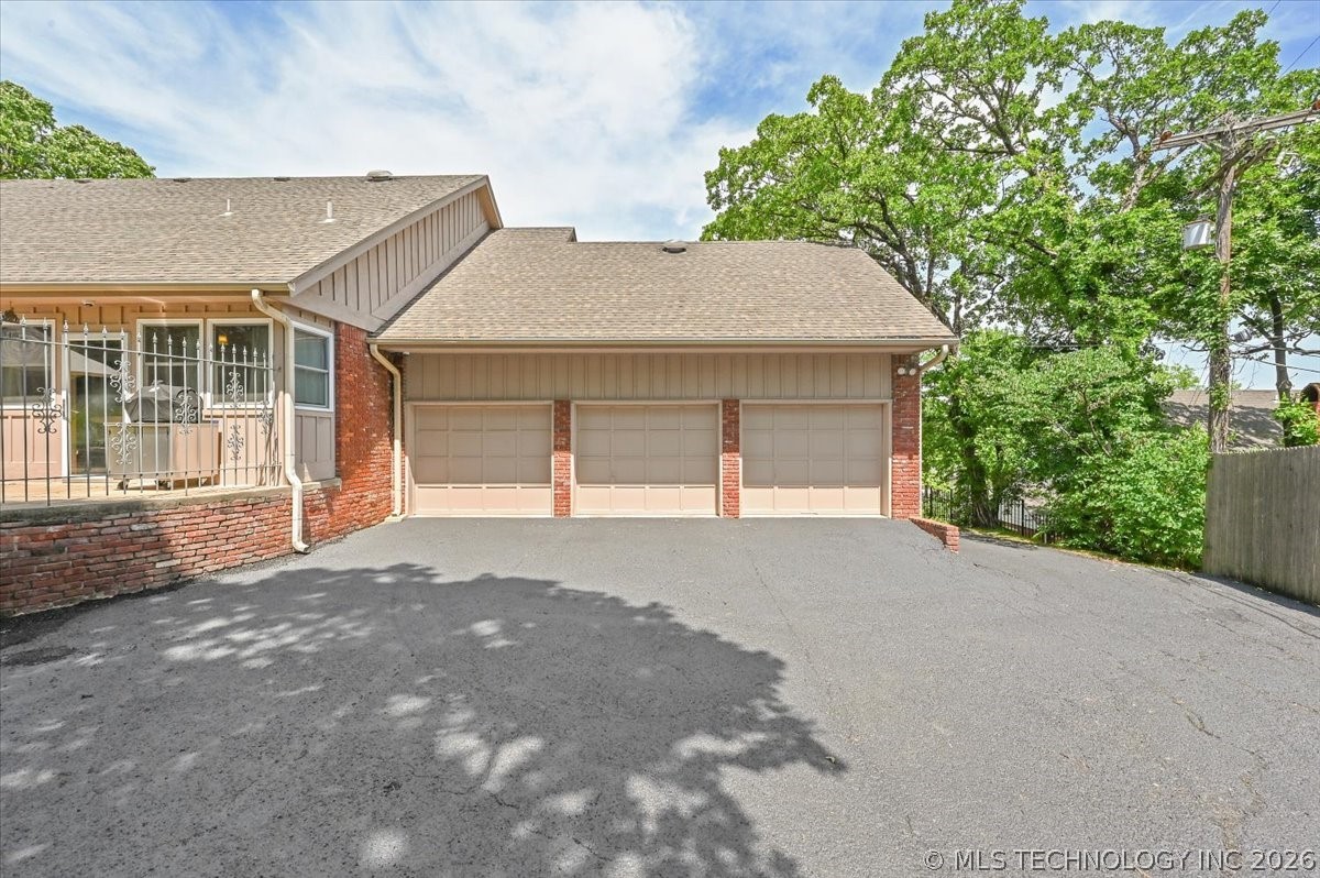 2956 E 69th Street Property Photo 57