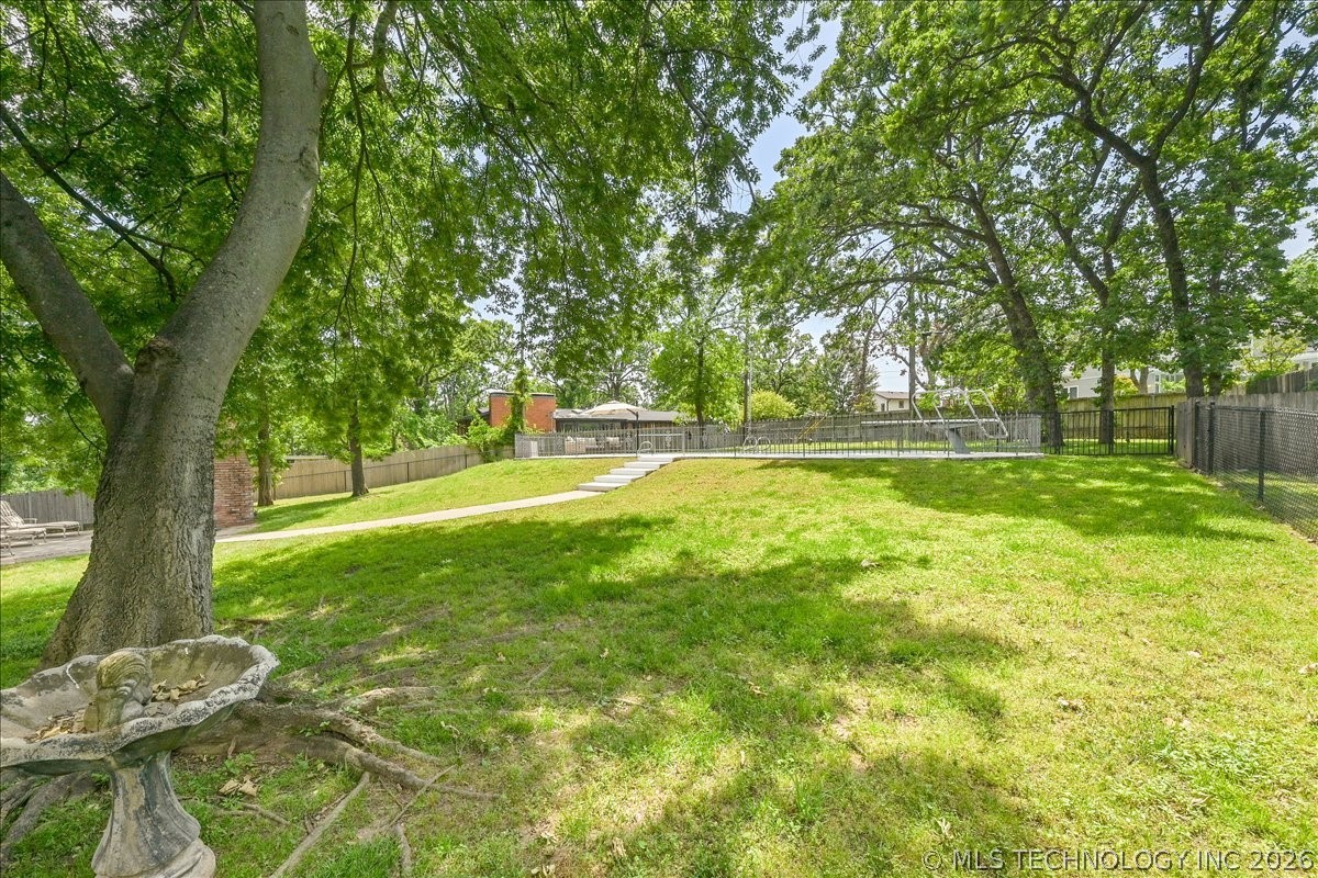 2956 E 69th Street Property Photo 58