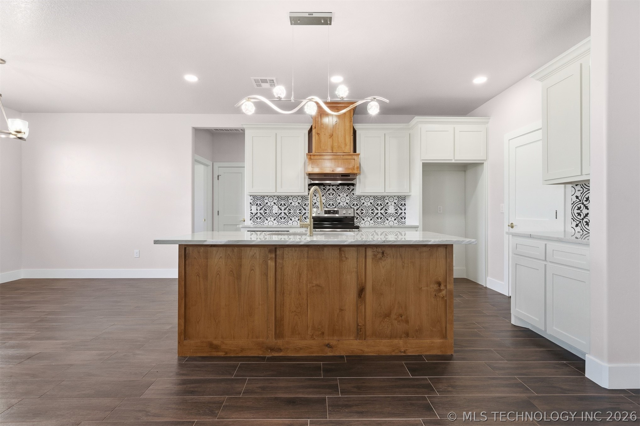6146 Slim Pickens Lane Property Photo 7