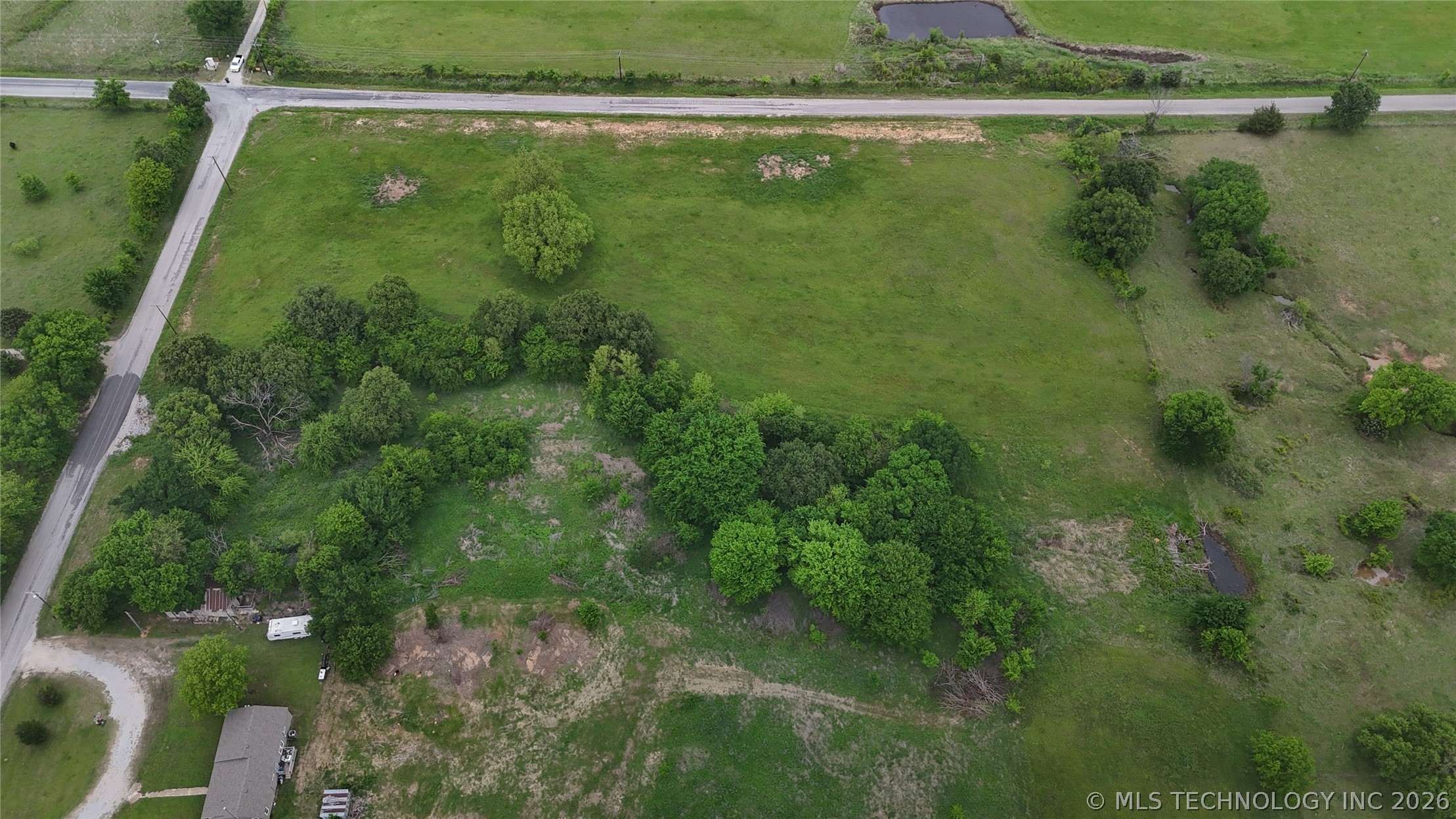 01 Memorial Road Property Photo 2