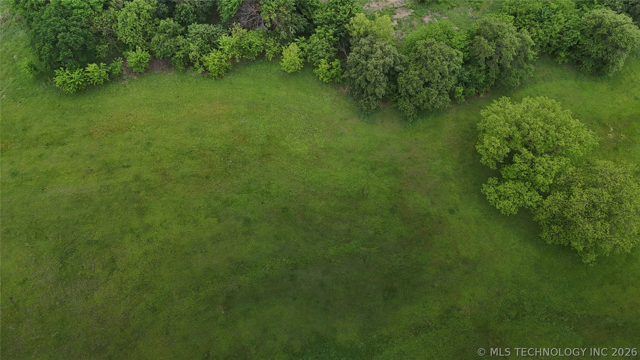 01 Memorial Road Property Photo 5