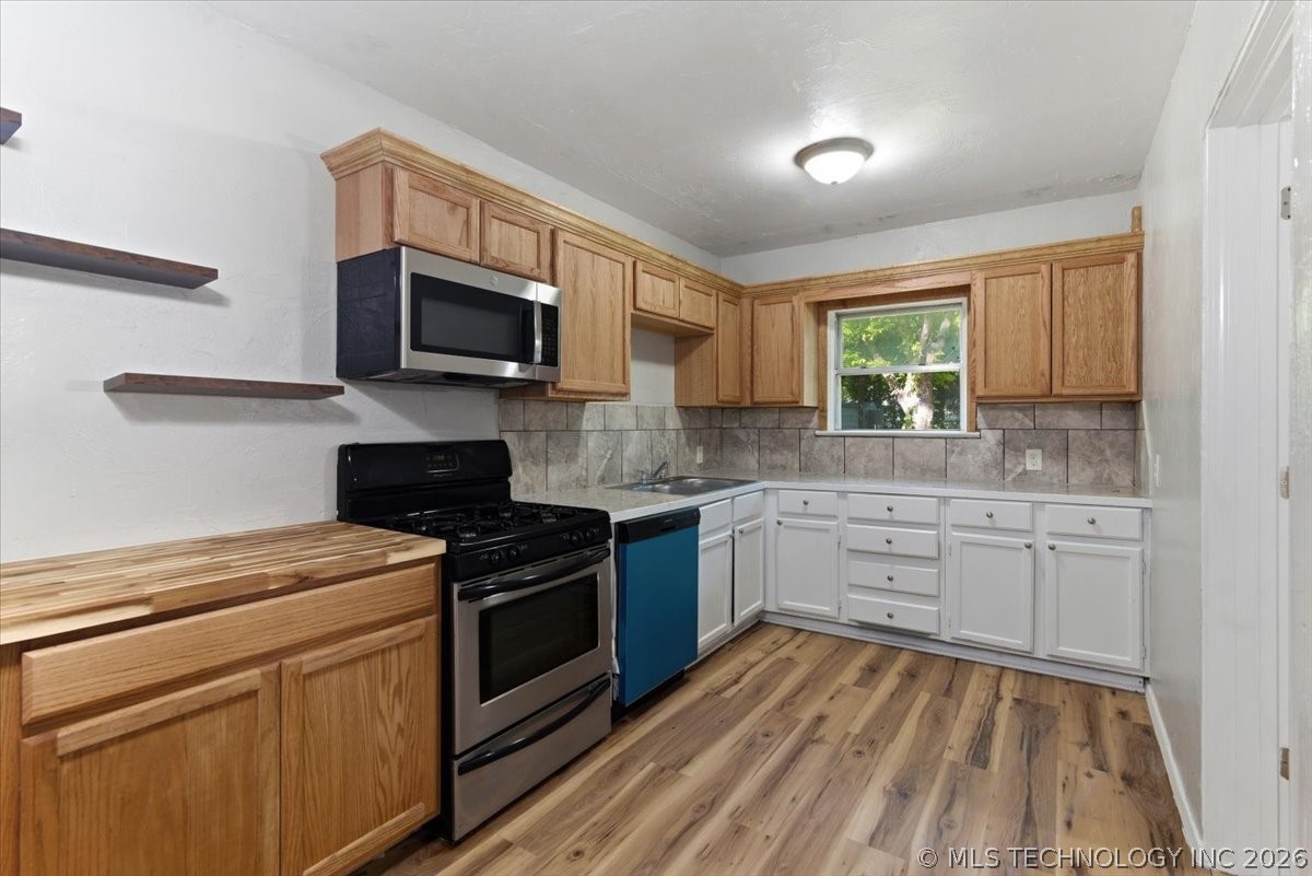 1034 N Gary Place Property Photo 5