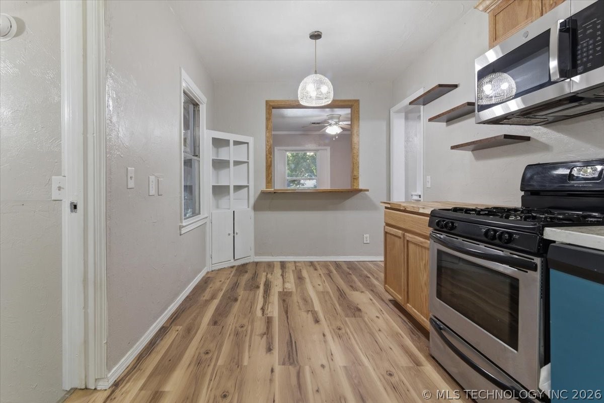 1034 N Gary Place Property Photo 6