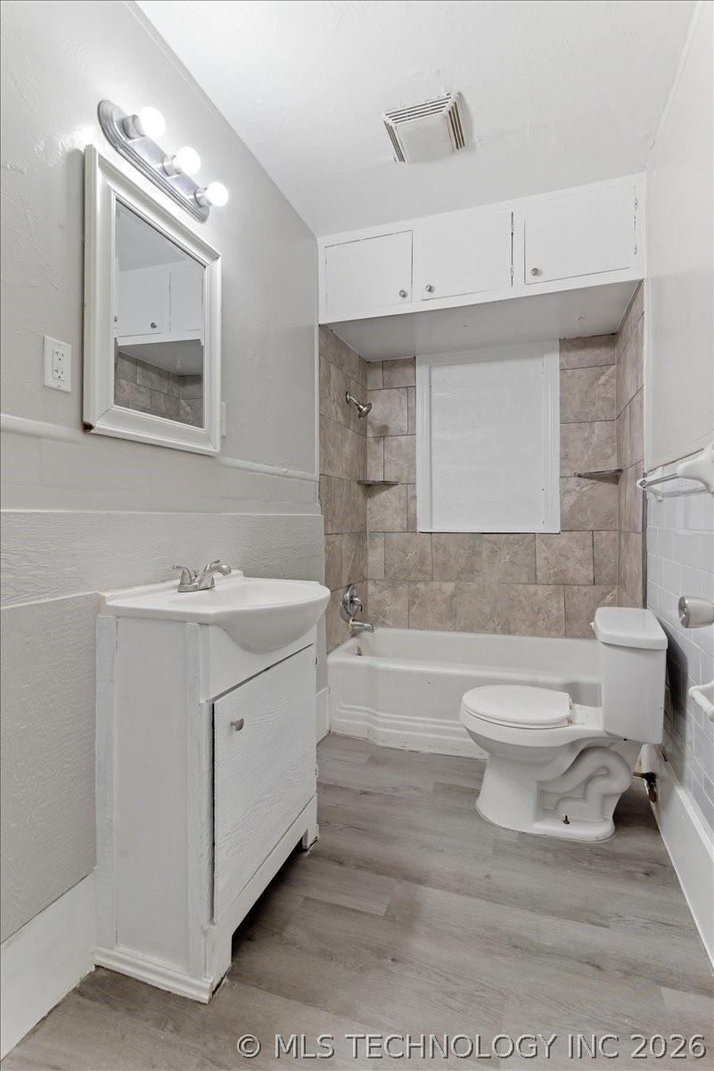 1034 N Gary Place Property Photo 8