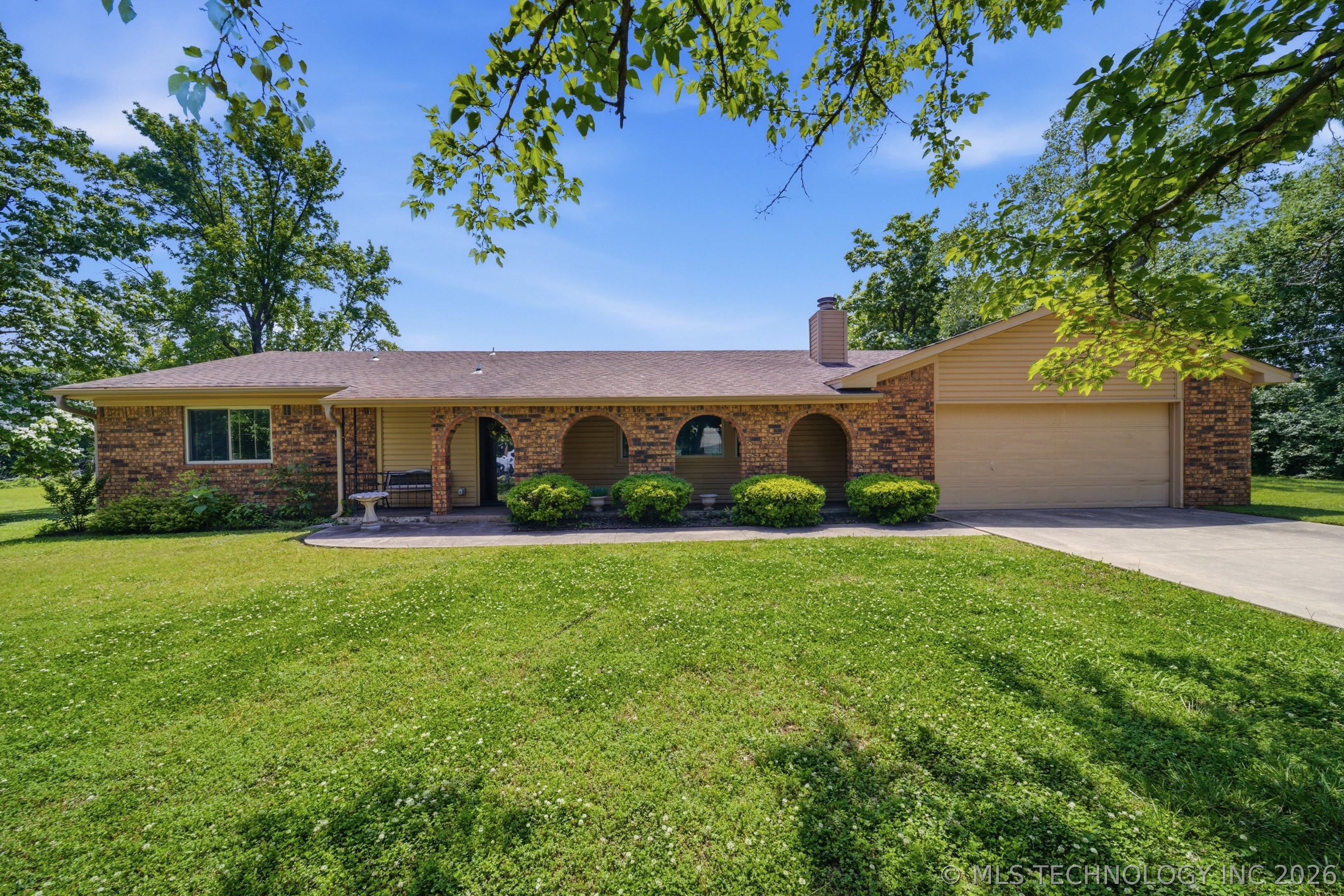 201 Country Lane Property Photo 1