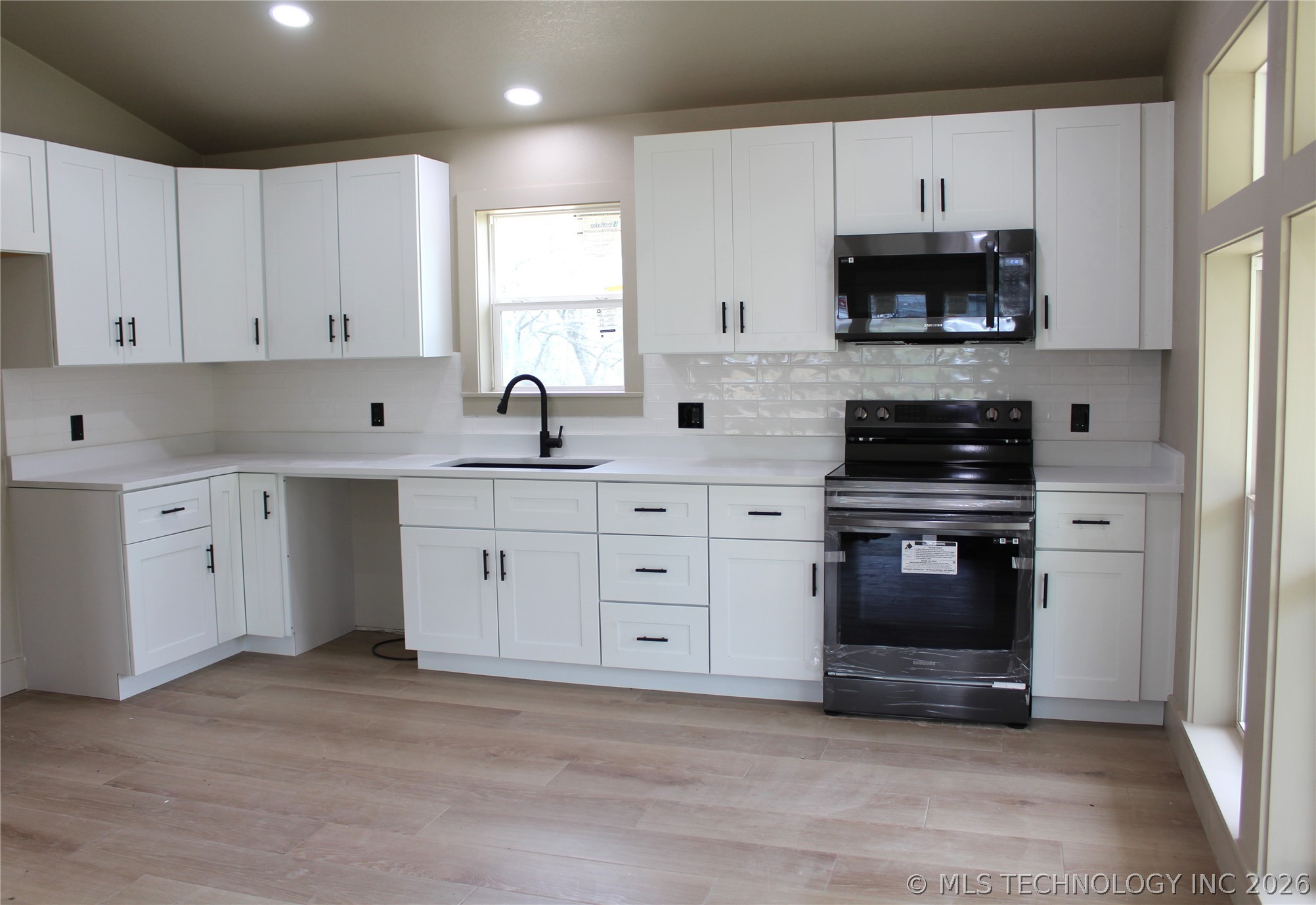 215 N California Property Photo 3