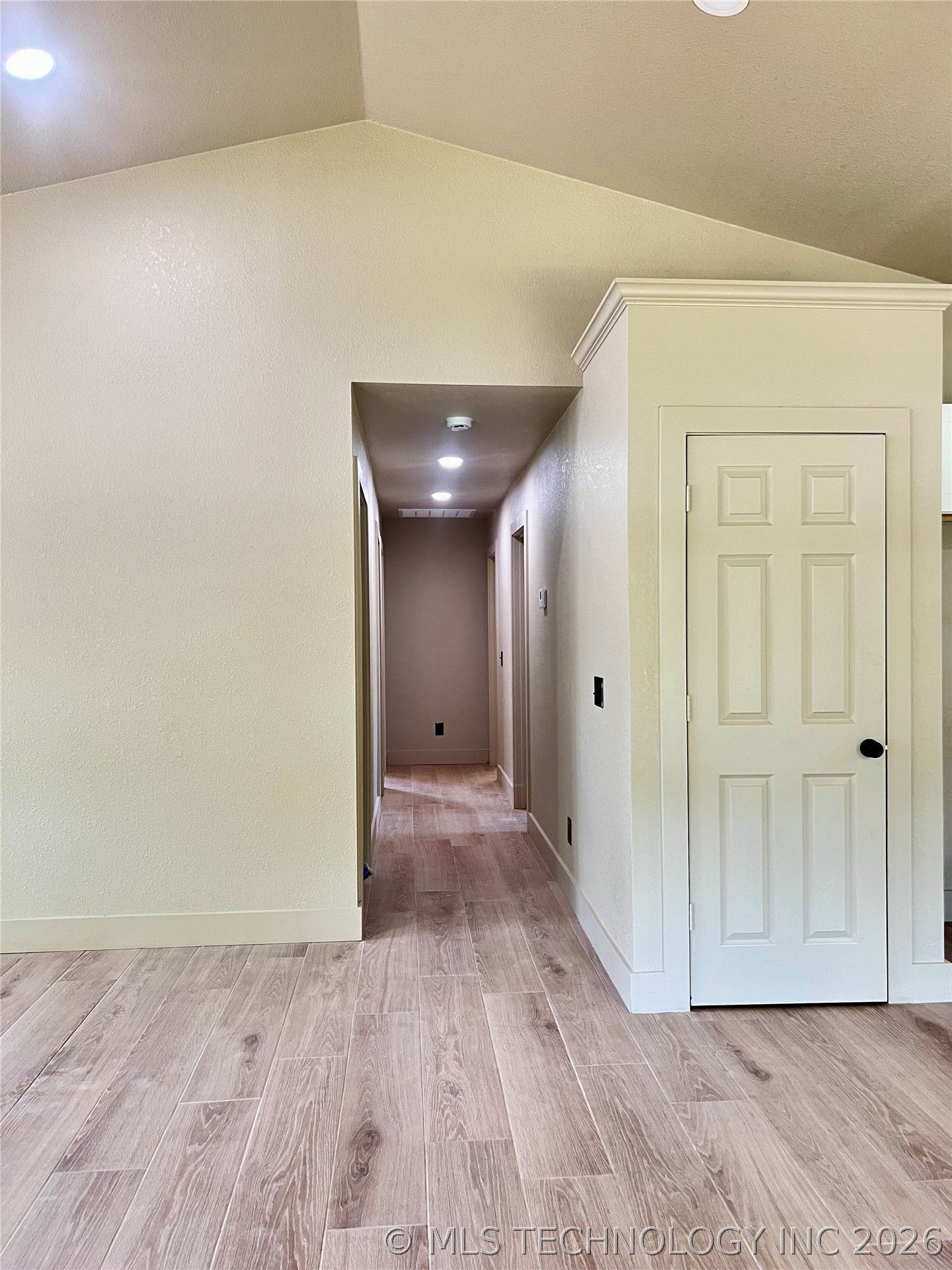215 N California Property Photo 9