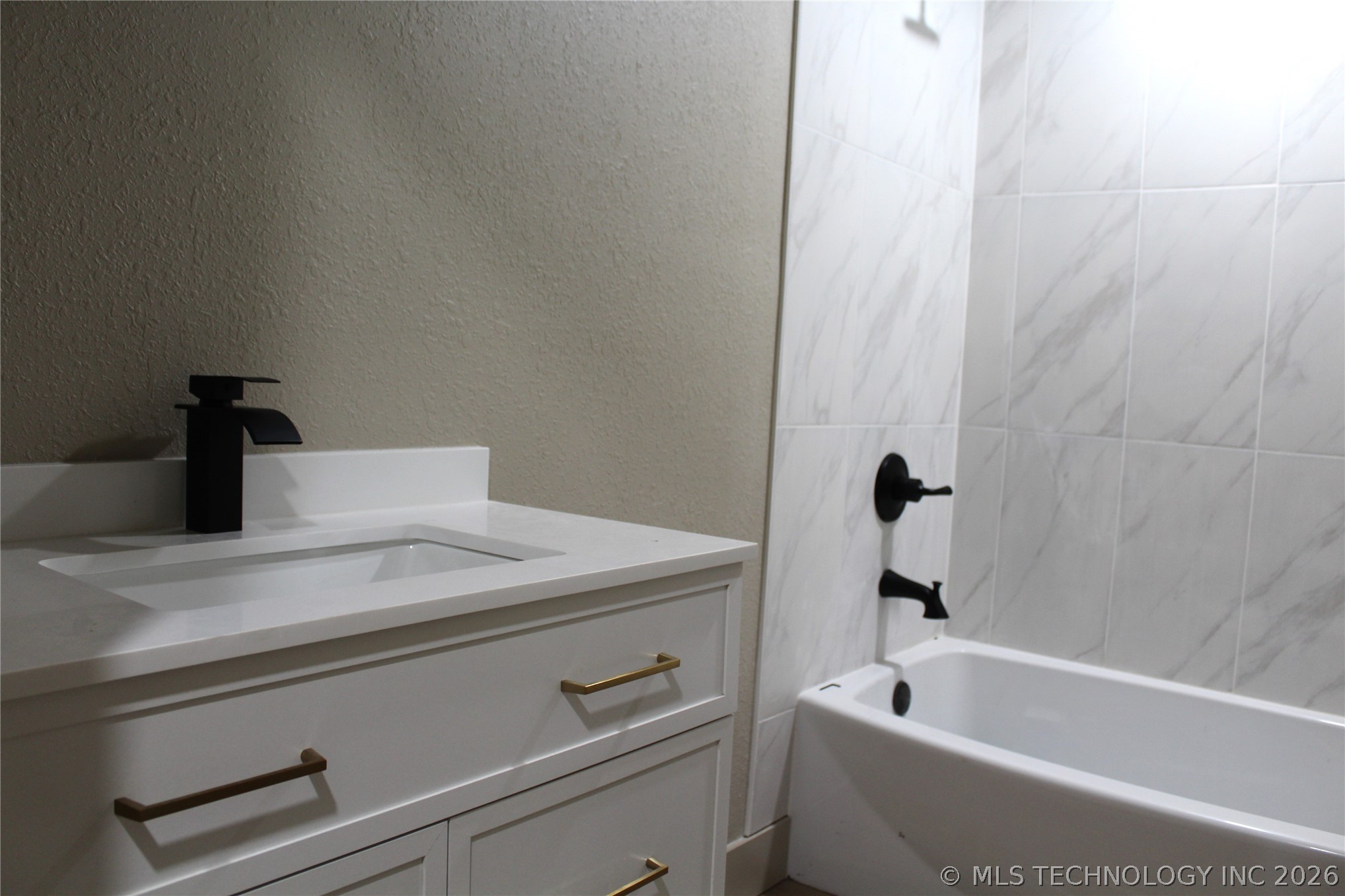 215 N California Property Photo 14