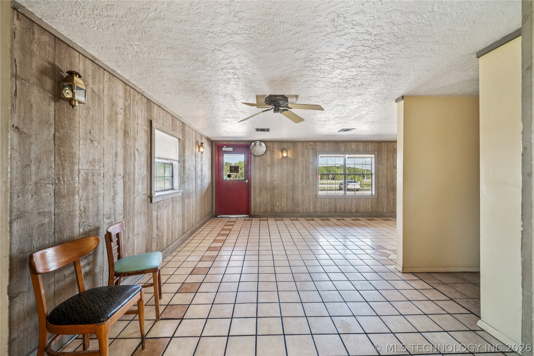 12015 S Poplar Street Property Photo 6