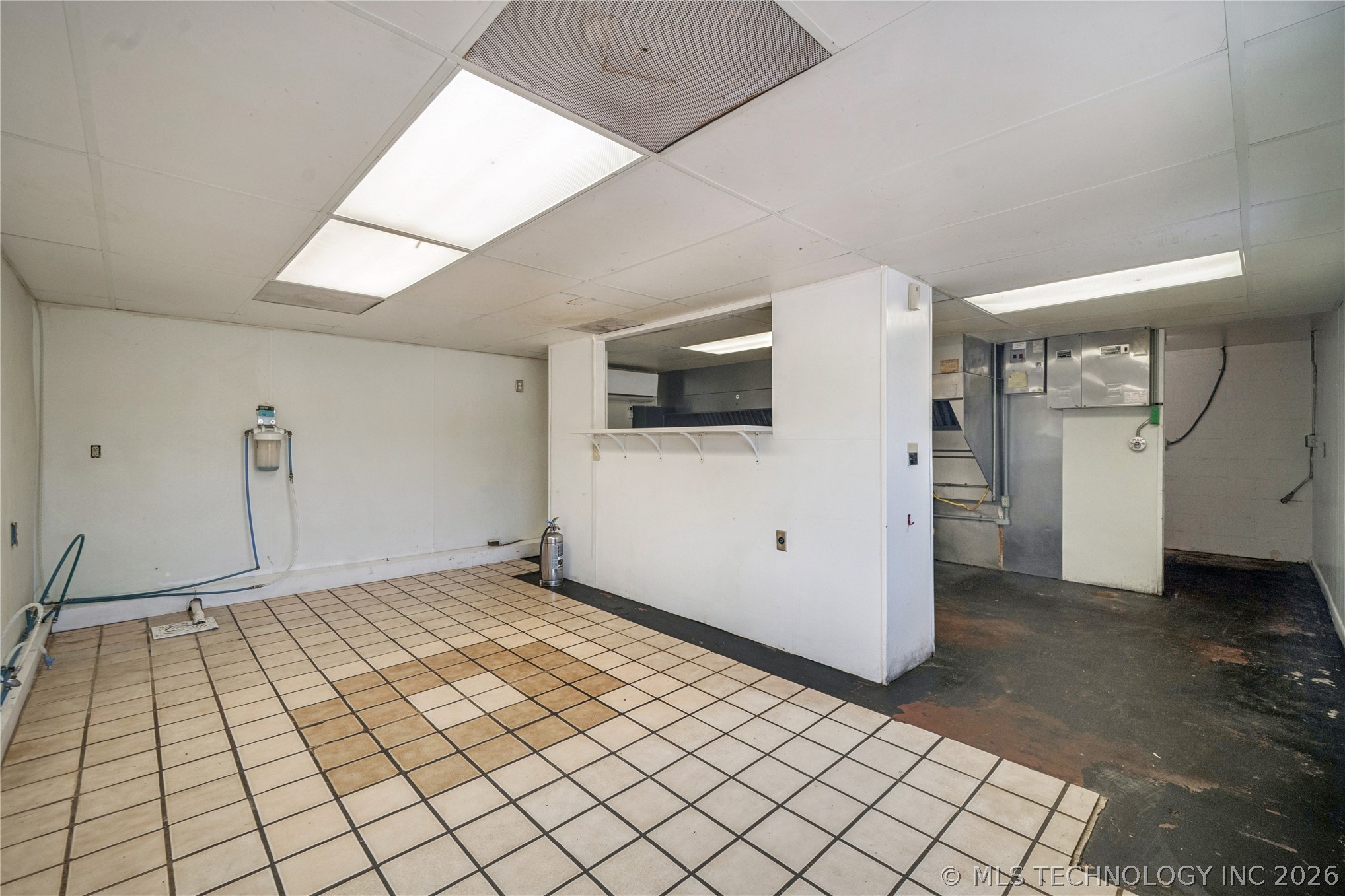 12015 S Poplar Street Property Photo 11