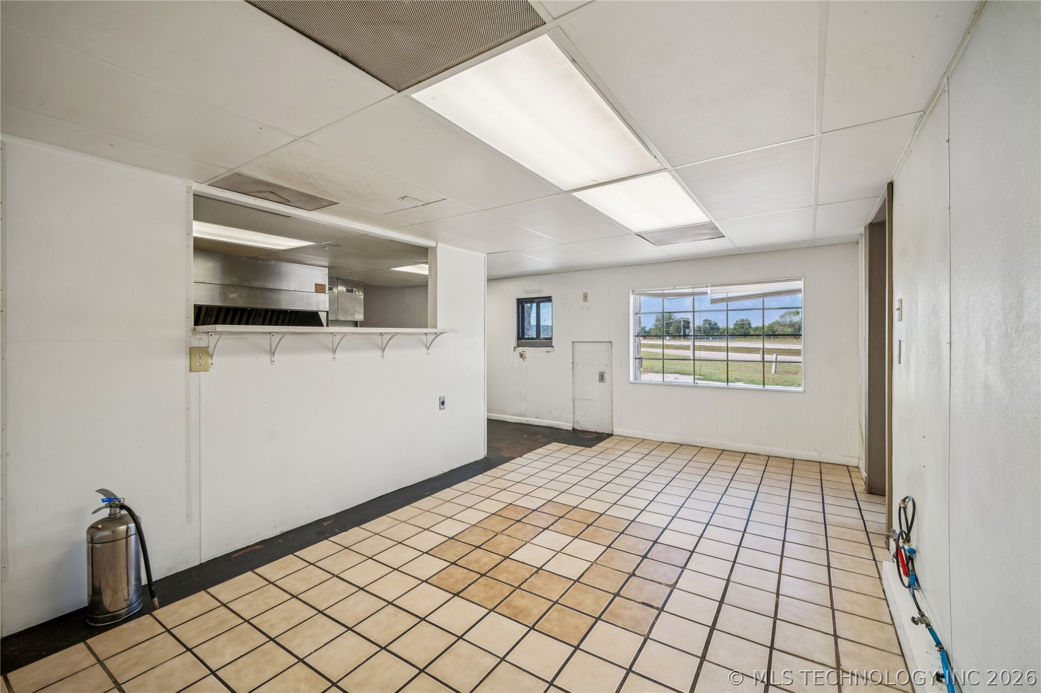 12015 S Poplar Street Property Photo 12