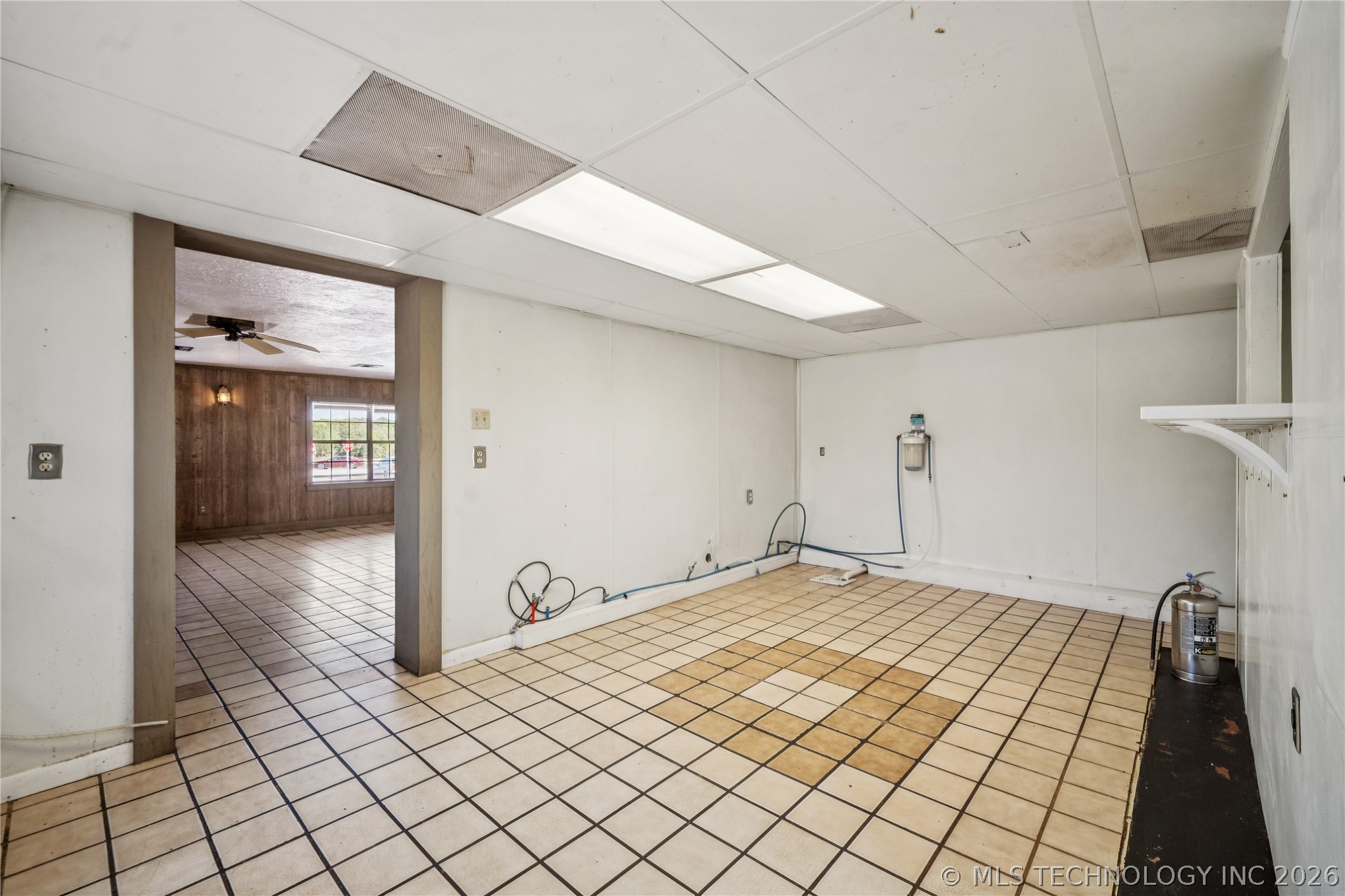 12015 S Poplar Street Property Photo 13