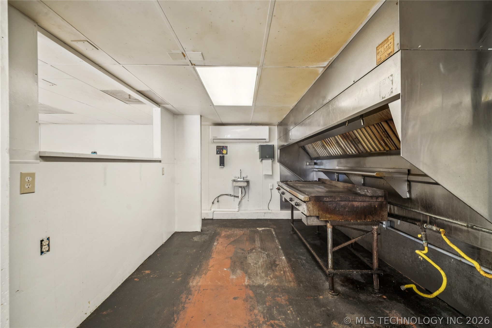12015 S Poplar Street Property Photo 14