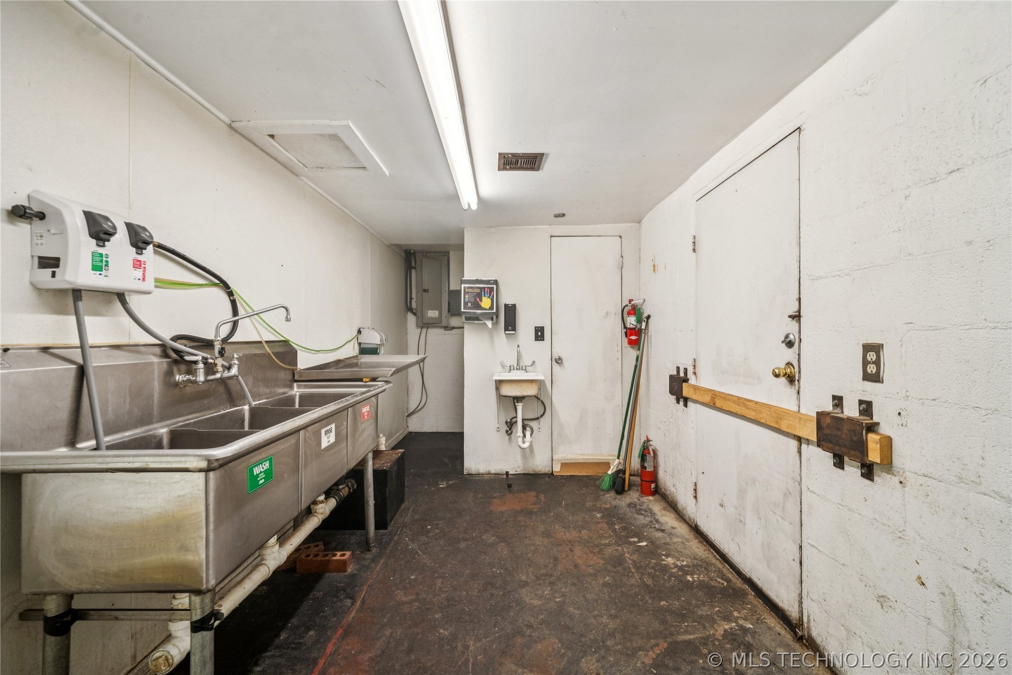 12015 S Poplar Street Property Photo 16
