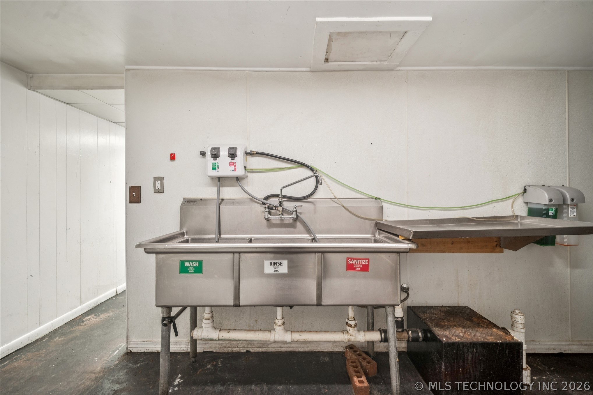 12015 S Poplar Street Property Photo 17