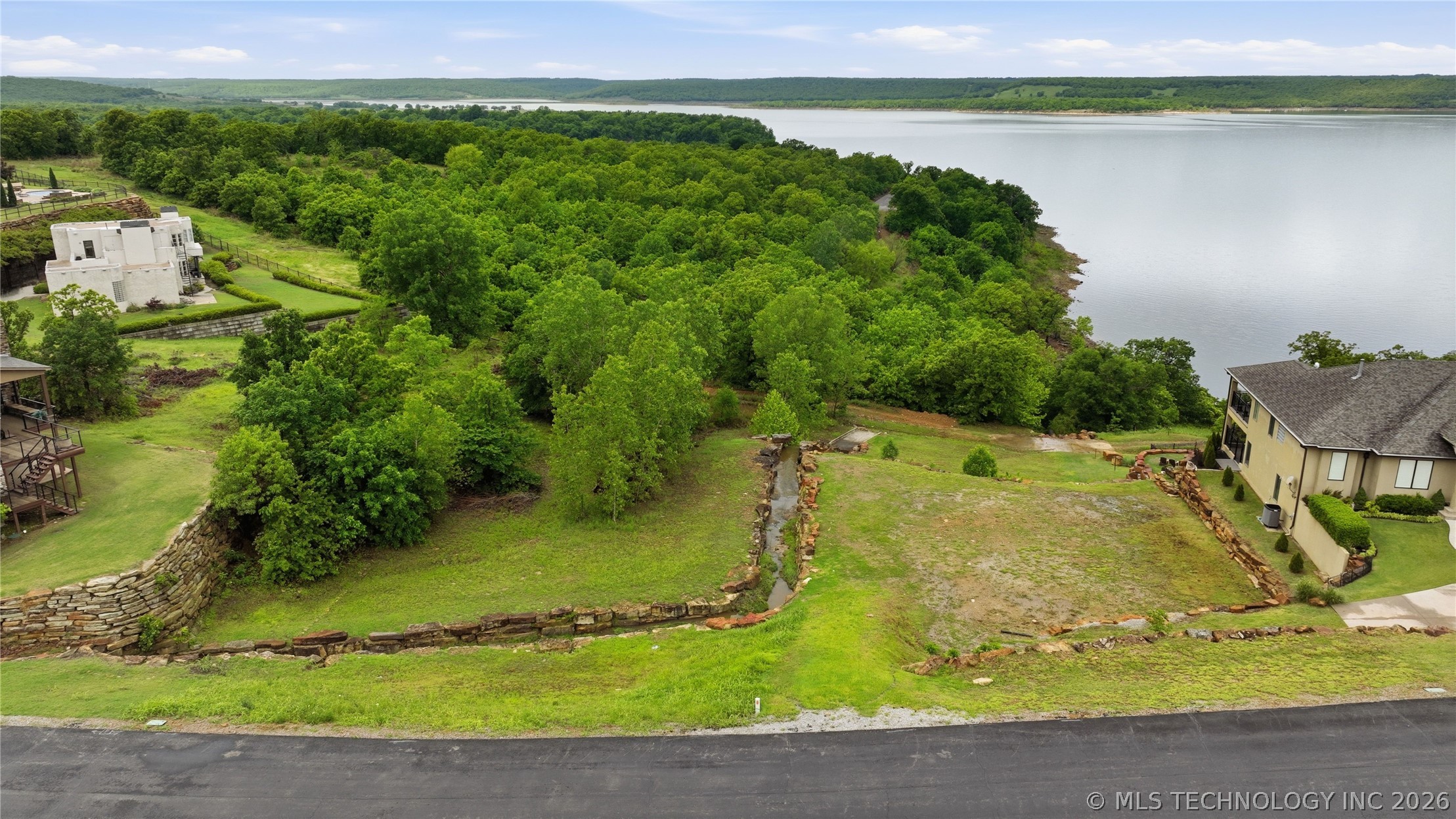 0000 Shoreline Drive Property Photo 12