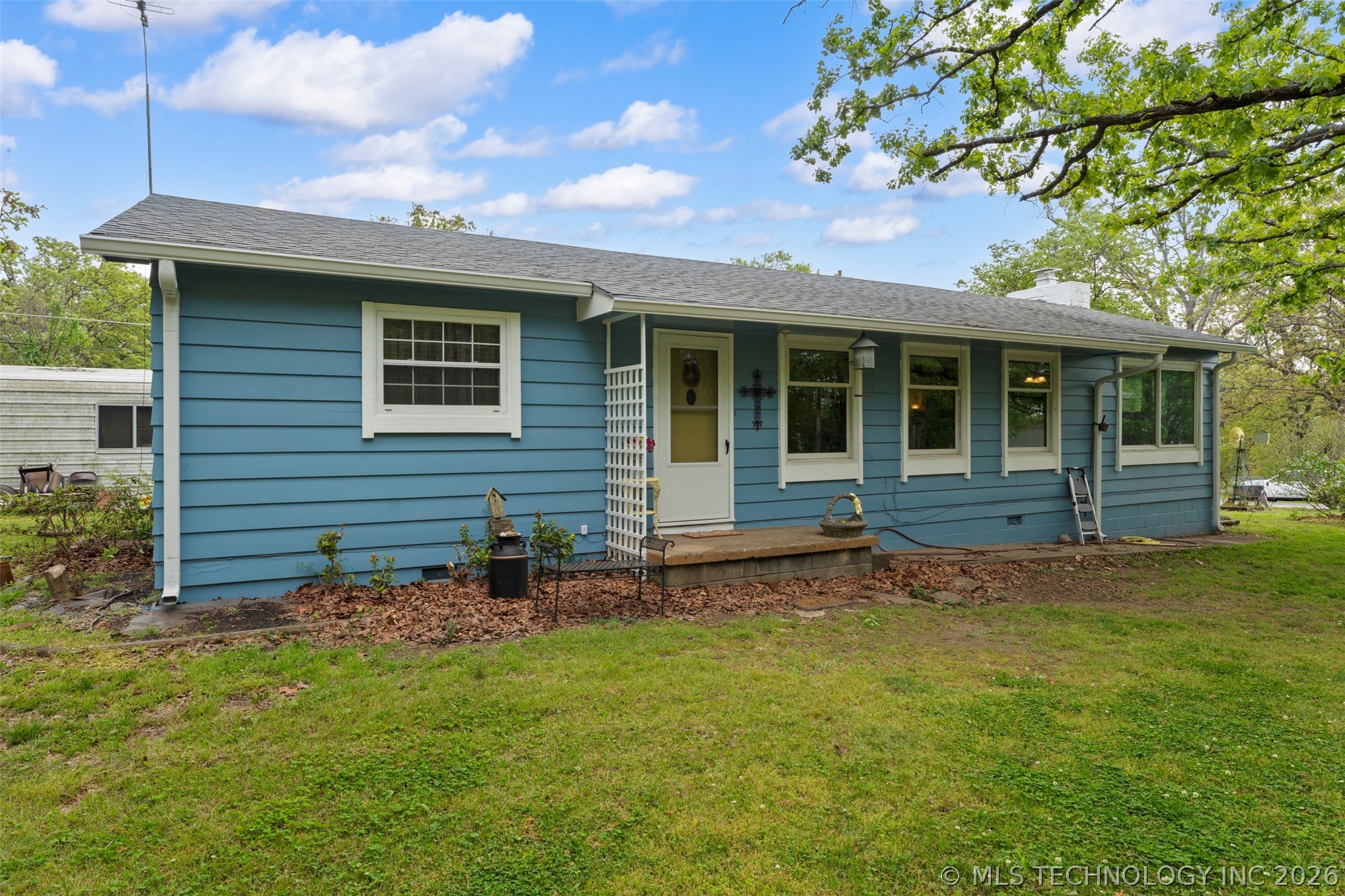 62521 E 252 Road Property Photo 2