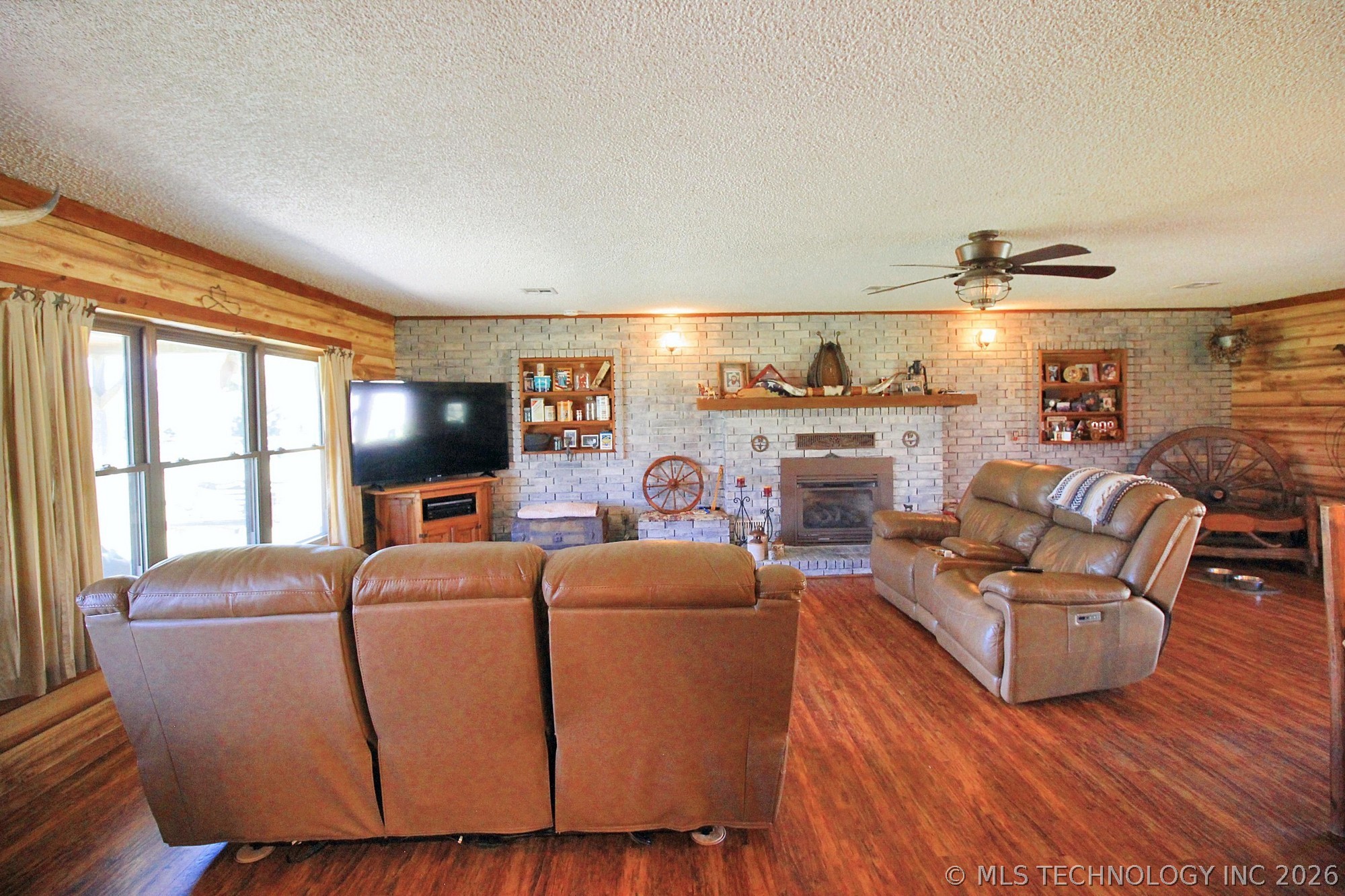 465501 E 800 Road Property Photo 2