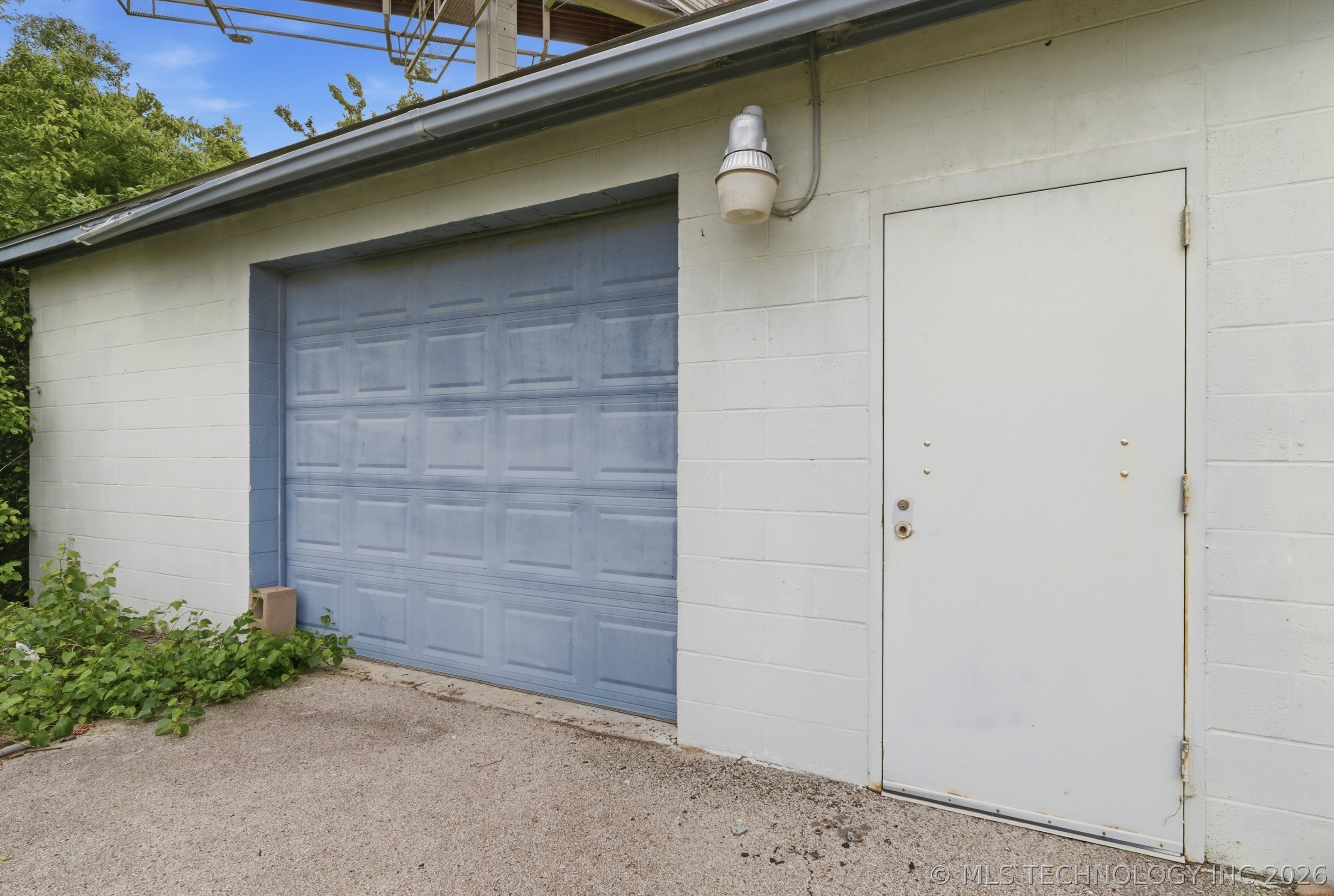 2604 E Apache Street Property Photo 9