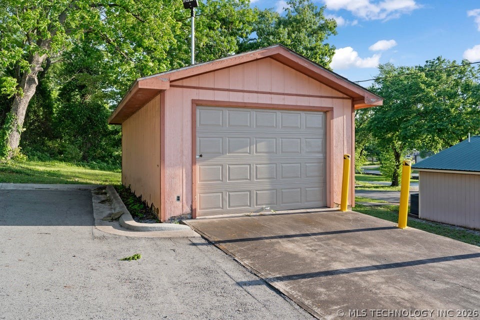310 E 3rd Street Property Photo 4