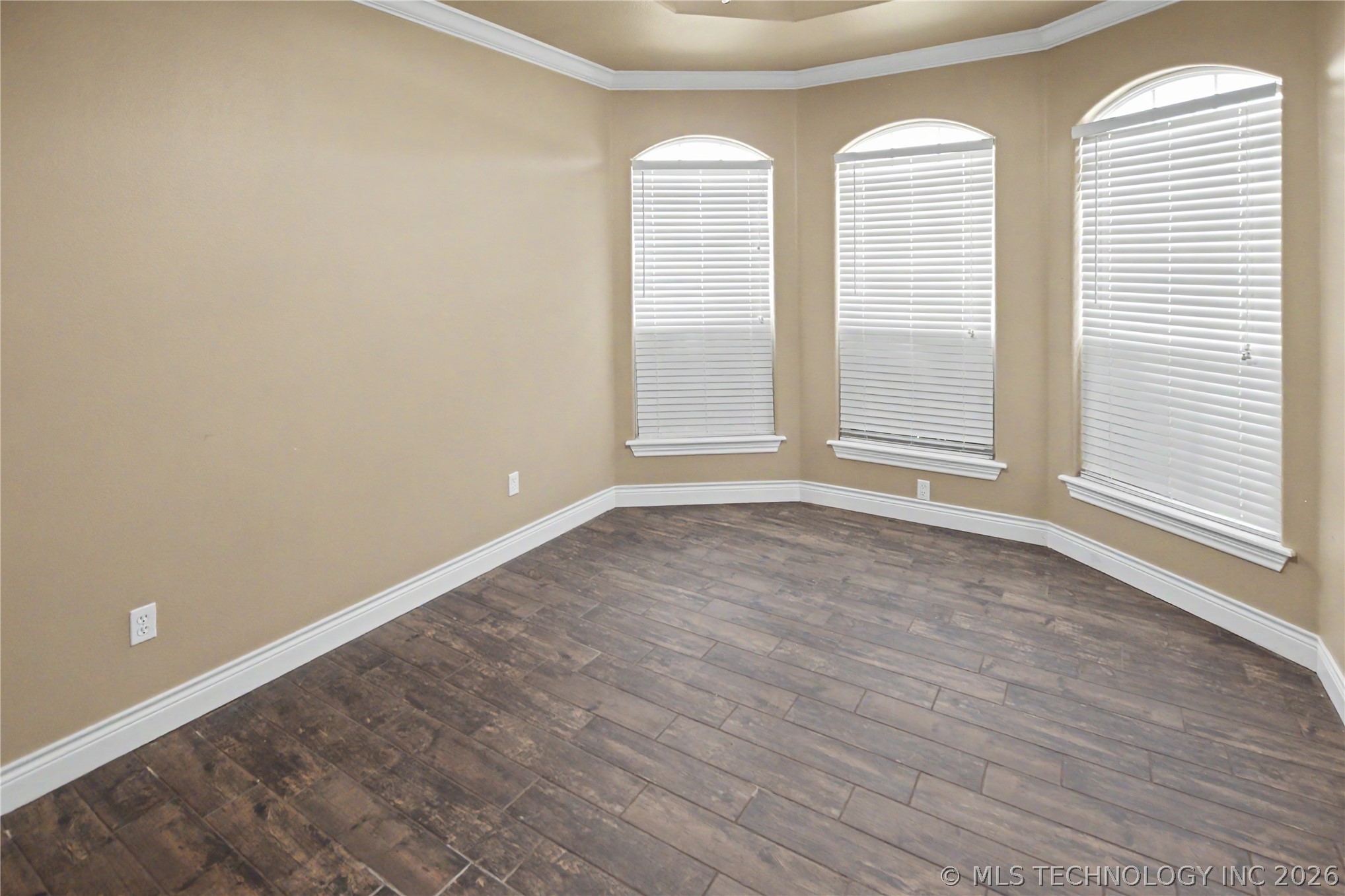 3885 Lexington Avenue Property Photo 8