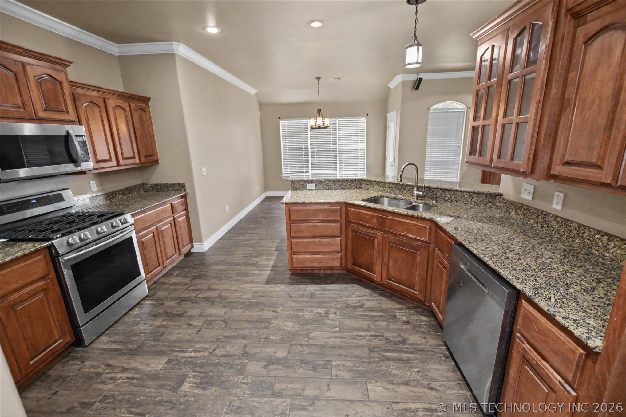 3885 Lexington Avenue Property Photo 9