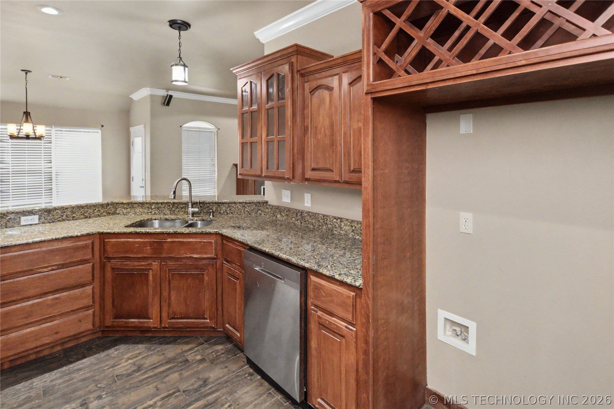 3885 Lexington Avenue Property Photo 10
