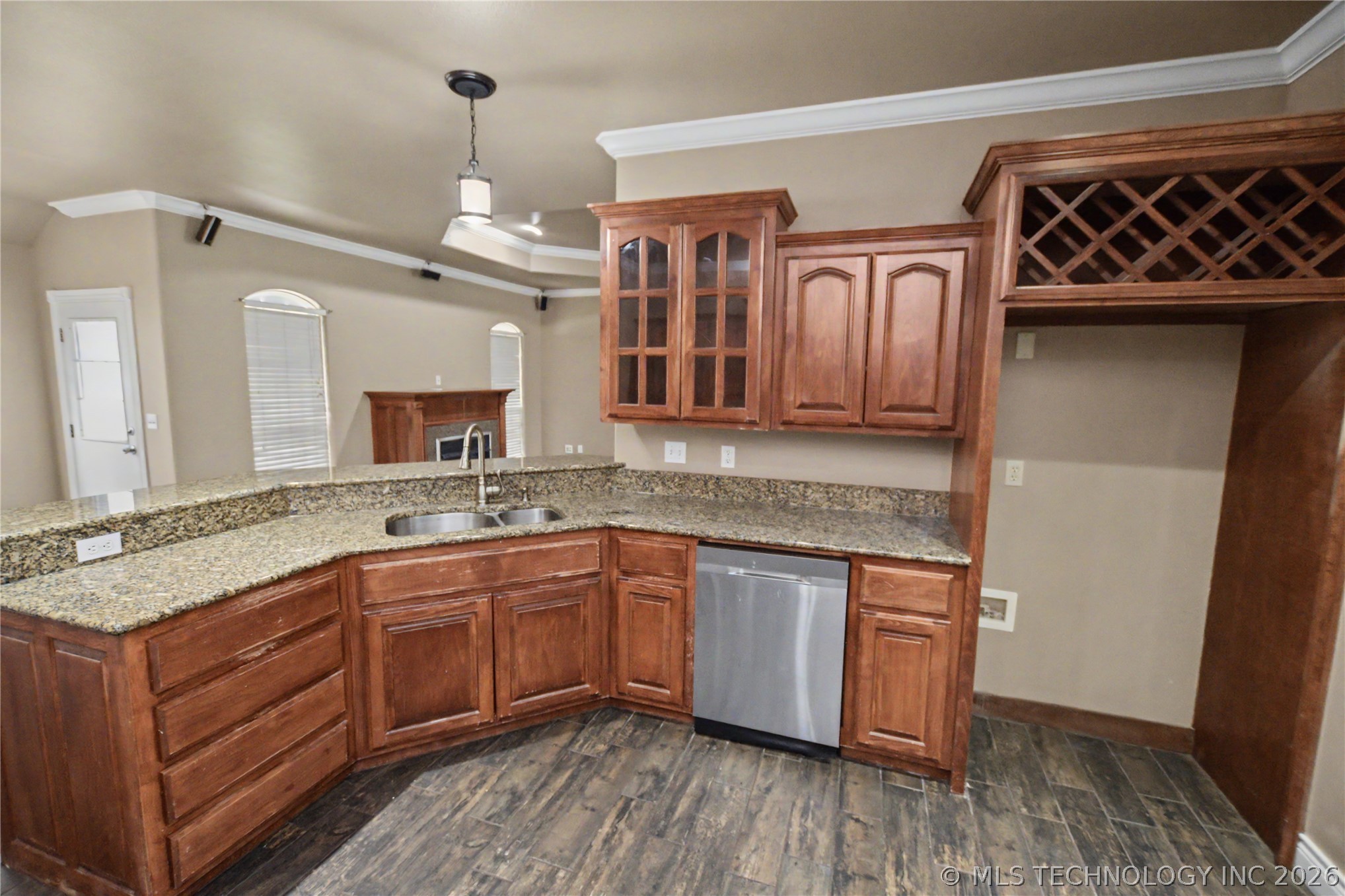3885 Lexington Avenue Property Photo 11