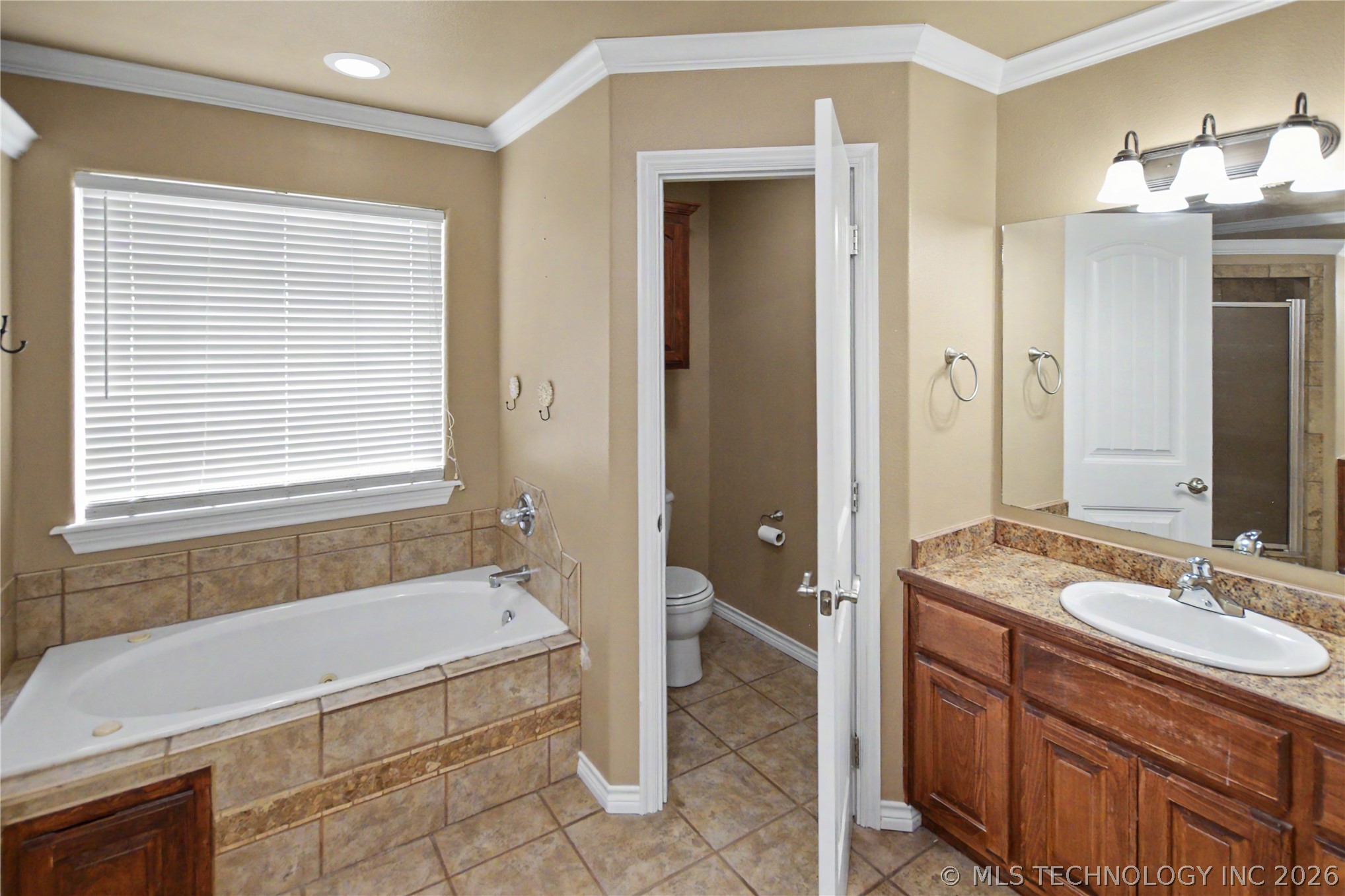3885 Lexington Avenue Property Photo 17