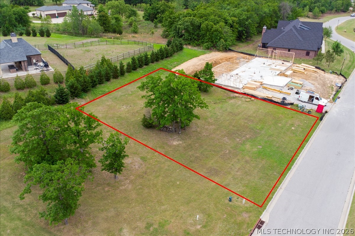 461 Creekside Drive Property Photo 8