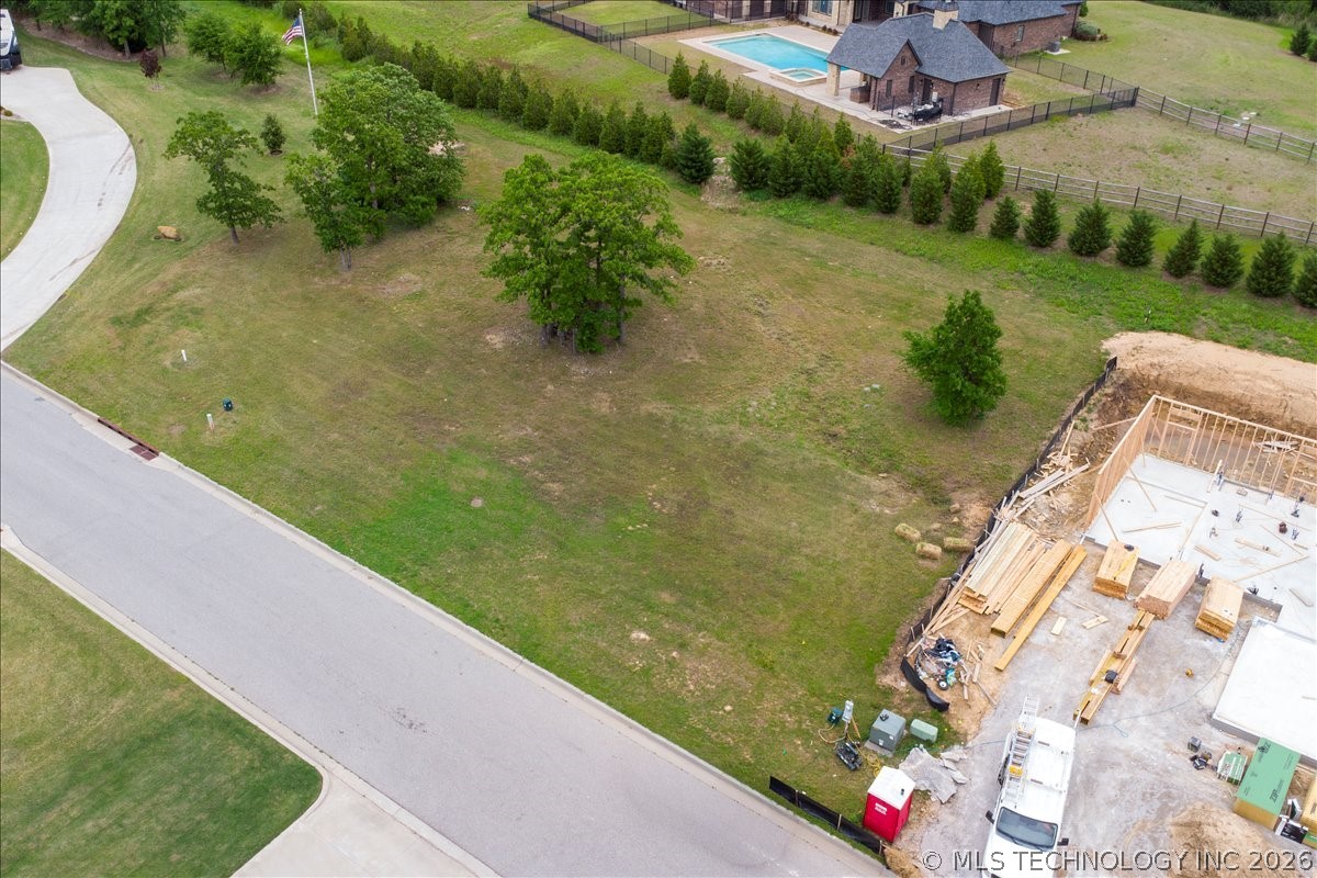 461 Creekside Drive Property Photo 10