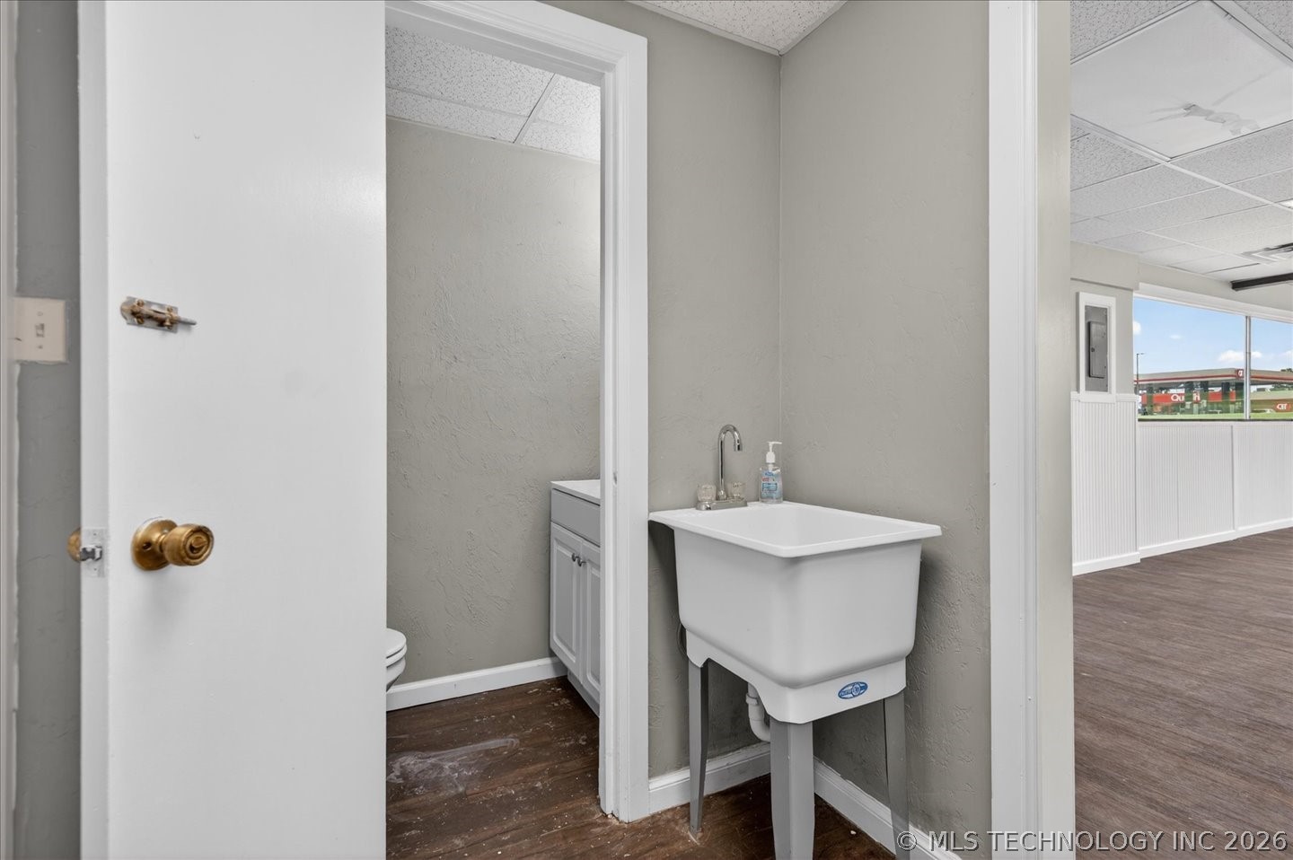 145 Se Washington Boulevard Property Photo 8