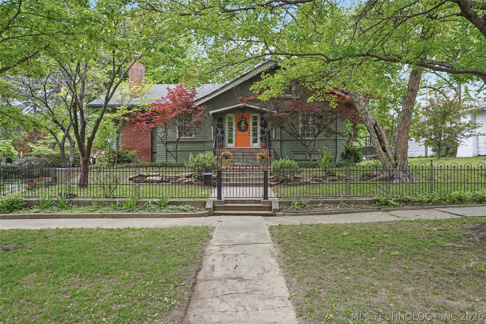 236 W 6th Avenue Property Photo 1