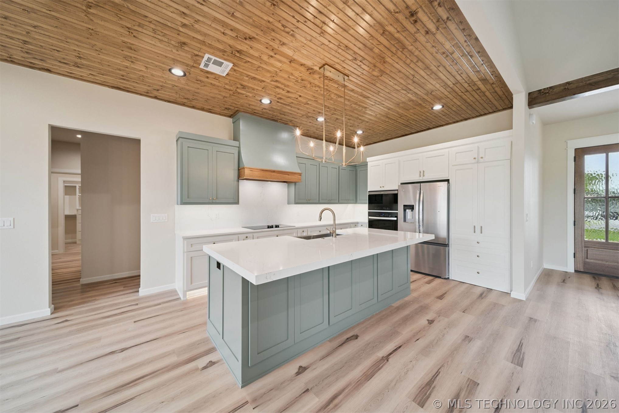 956 Blue Bird Lane Property Photo 3