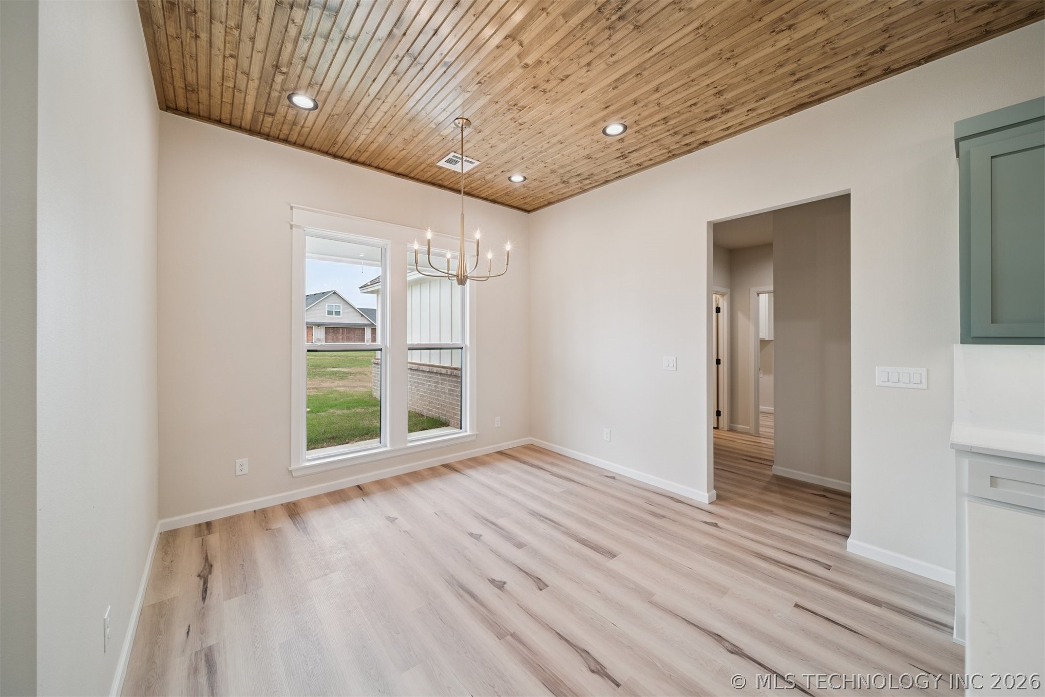 956 Blue Bird Lane Property Photo 30