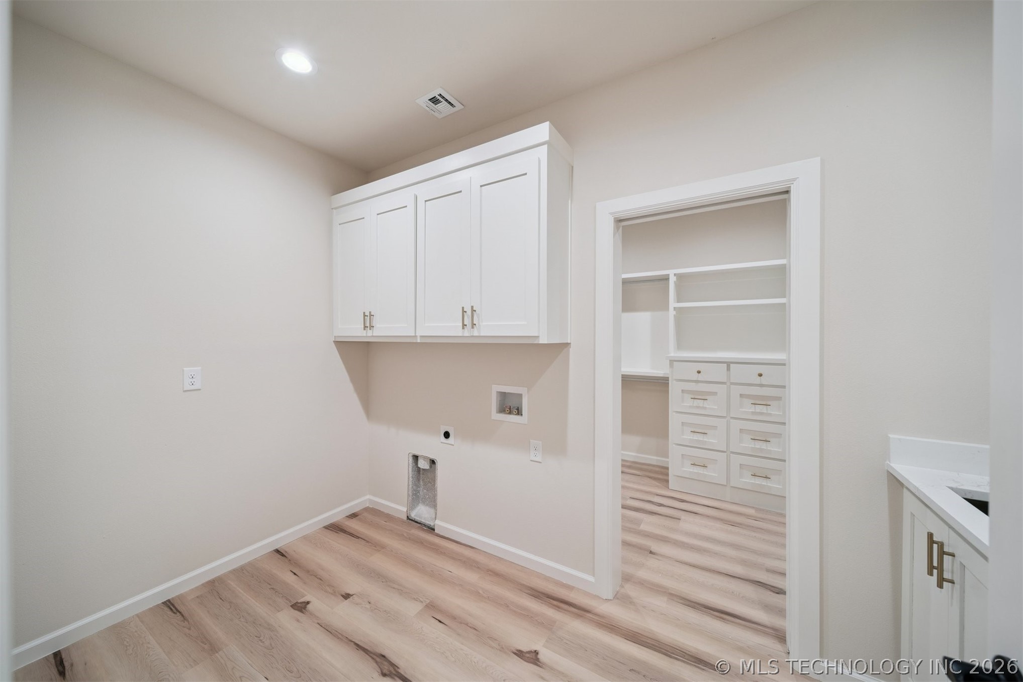 956 Blue Bird Lane Property Photo 39
