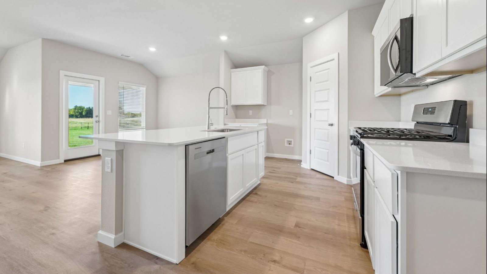 208 Washington Street Property Photo 6