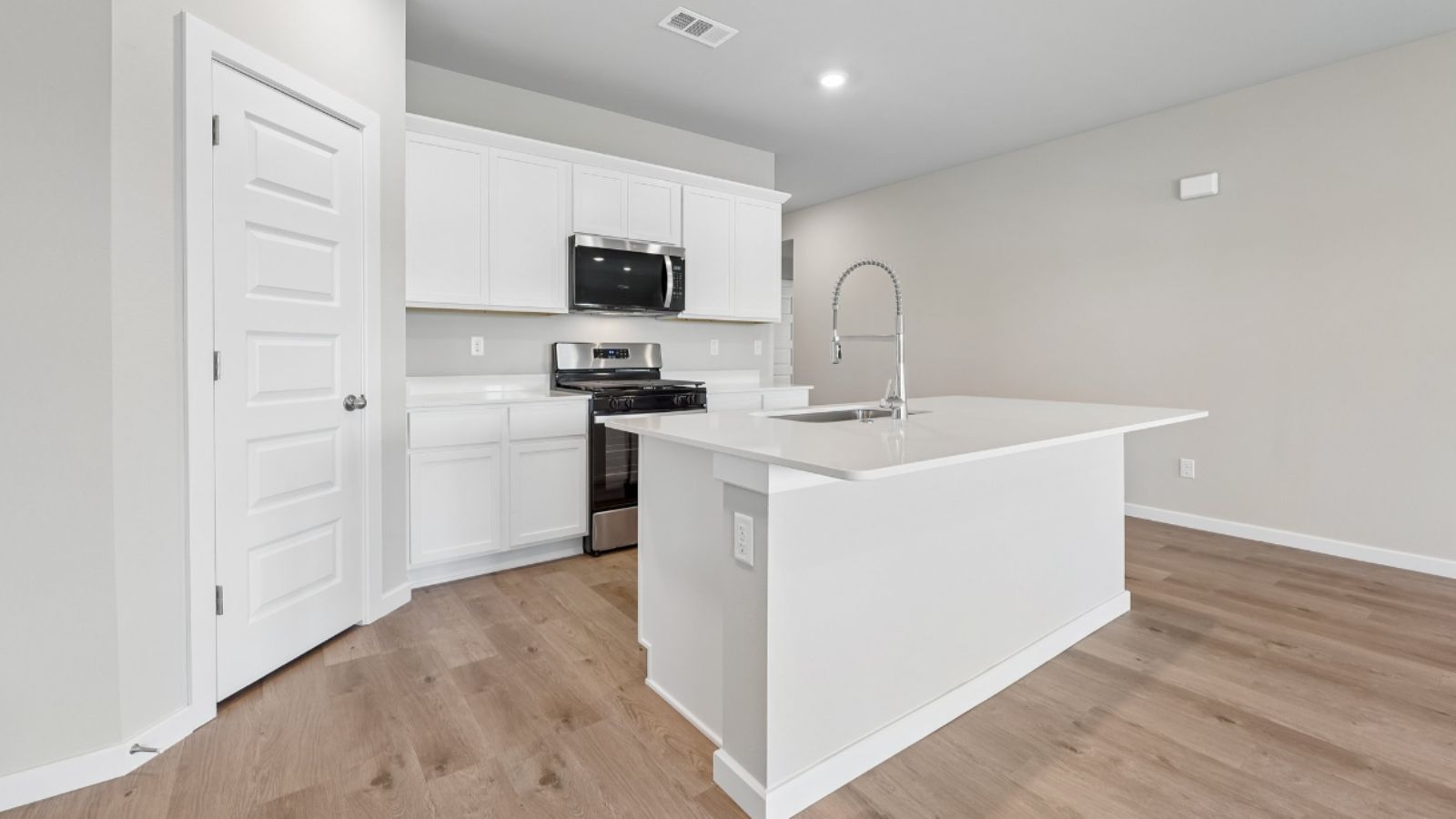 208 Washington Street Property Photo 8