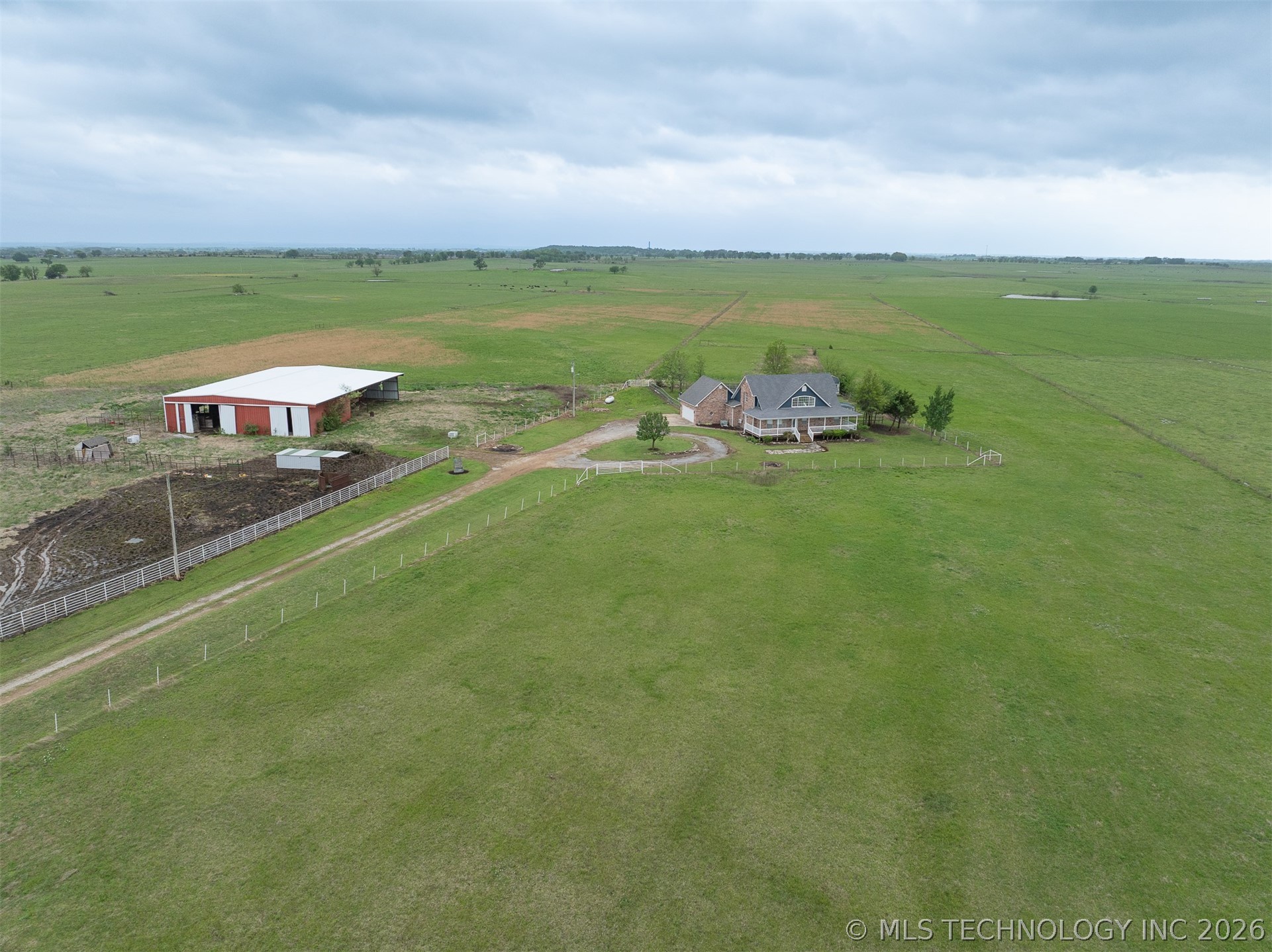 437703 E 340 Road Property Photo 1
