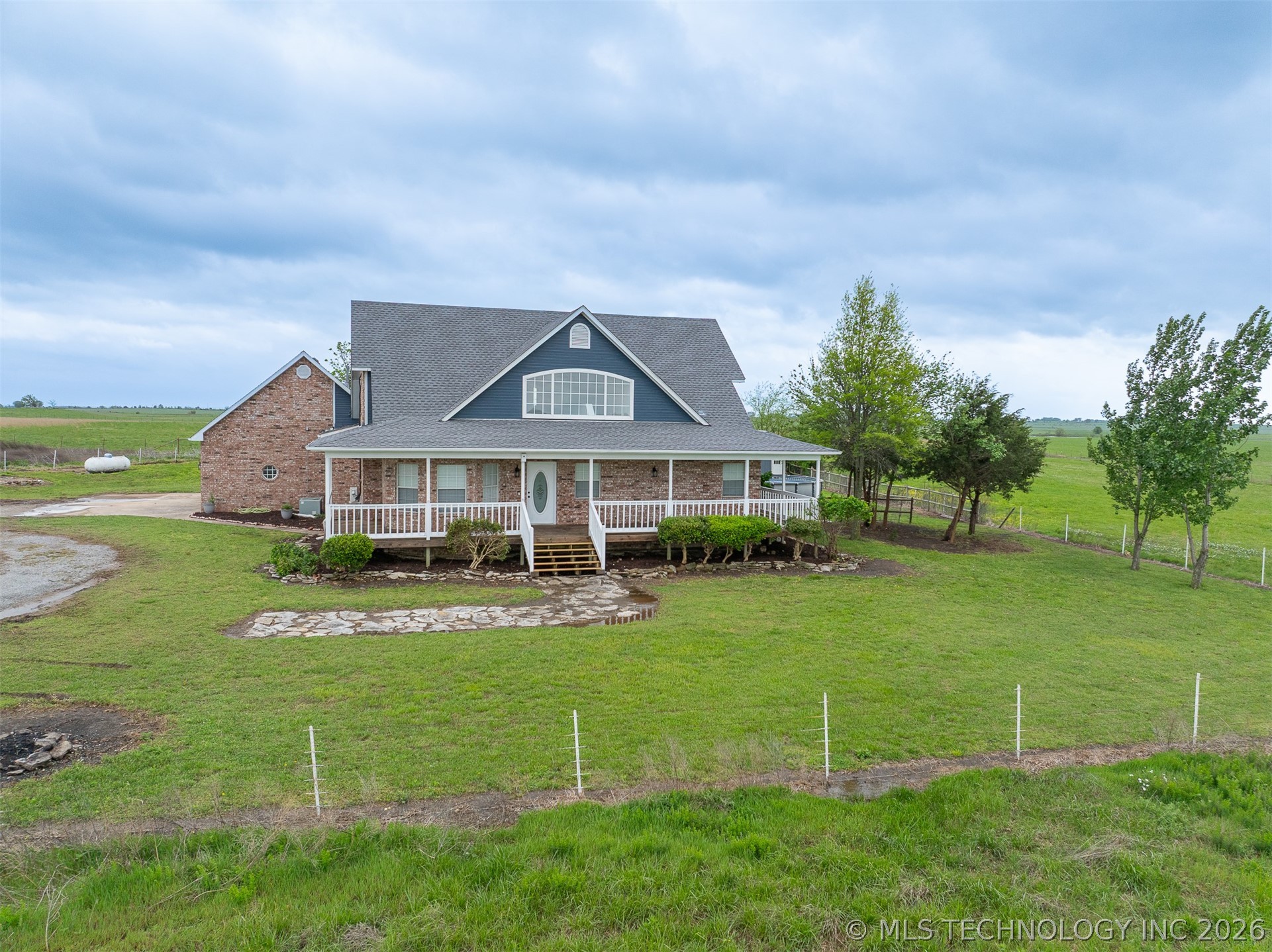 437703 E 340 Road Property Photo 2