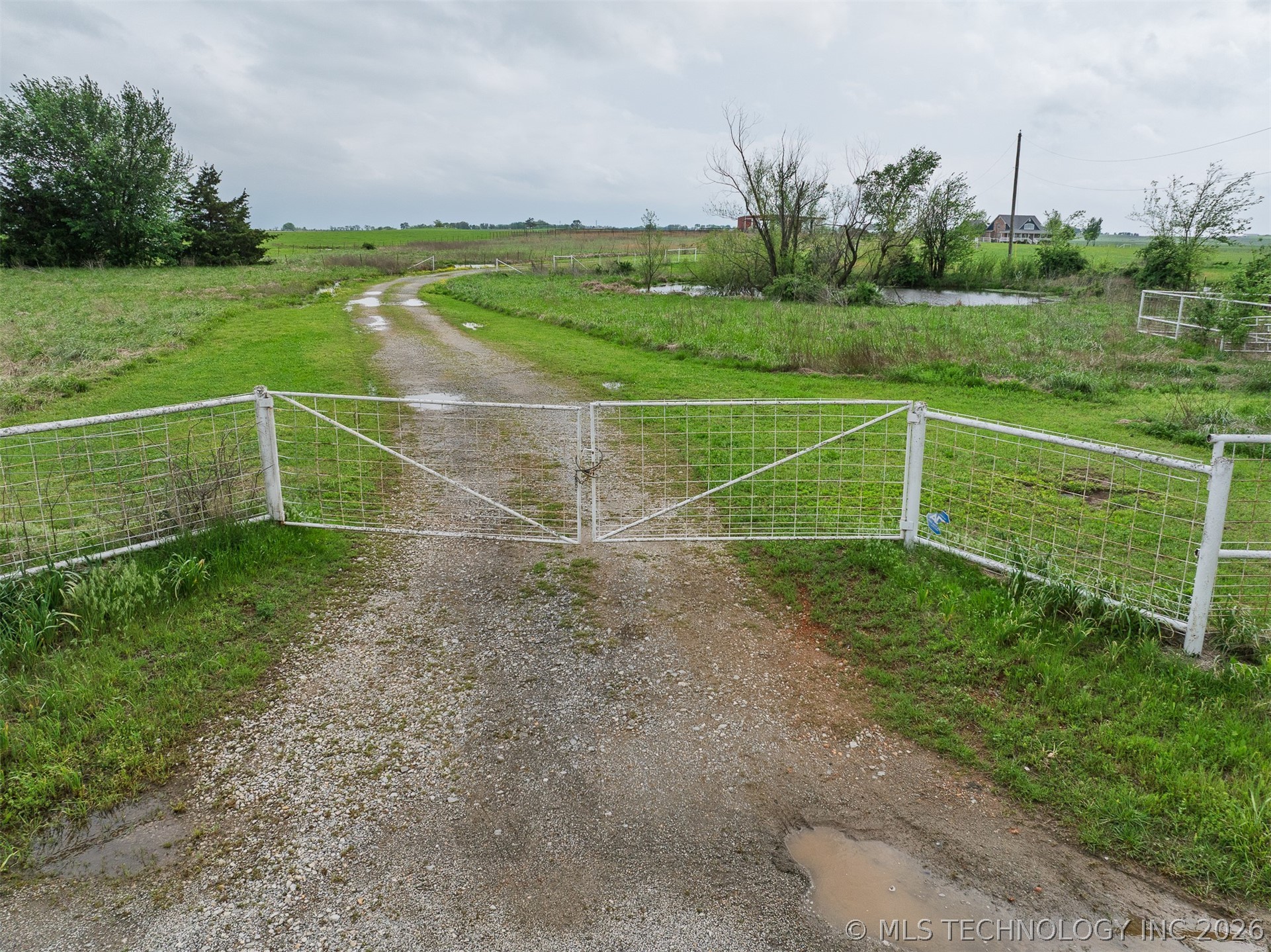 437703 E 340 Road Property Photo 4