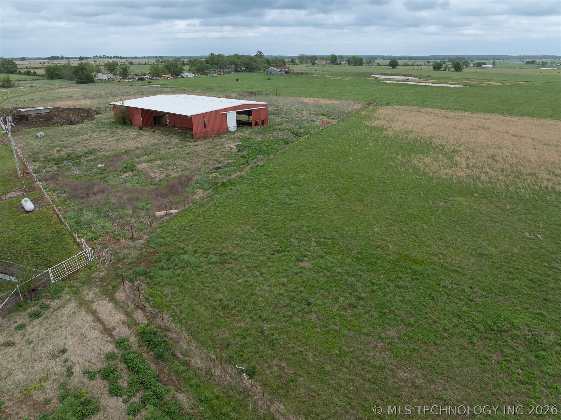 437703 E 340 Road Property Photo 11