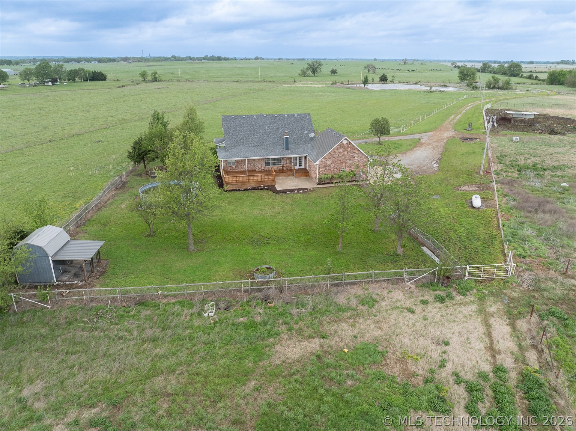 437703 E 340 Road Property Photo 12