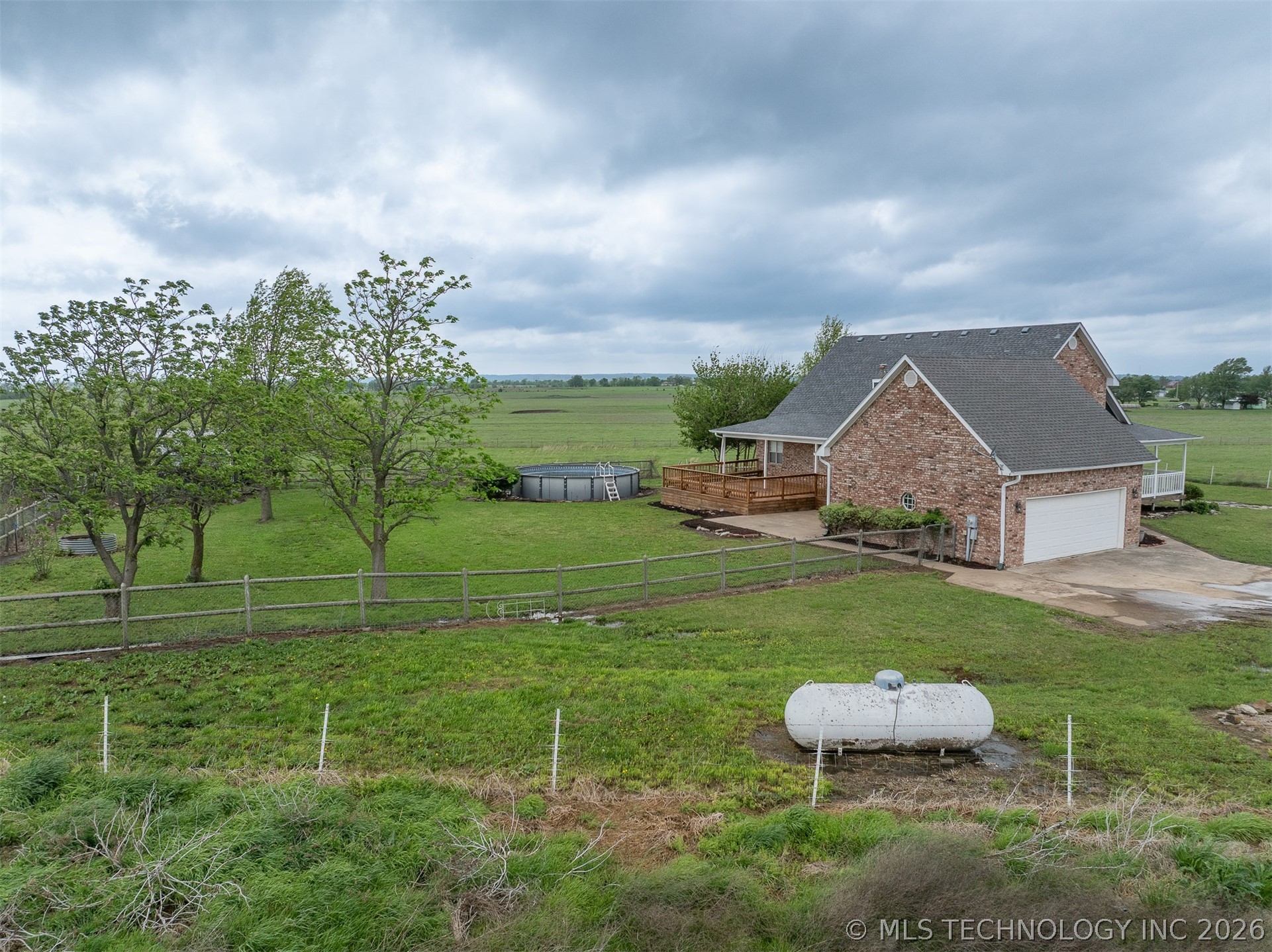 437703 E 340 Road Property Photo 15