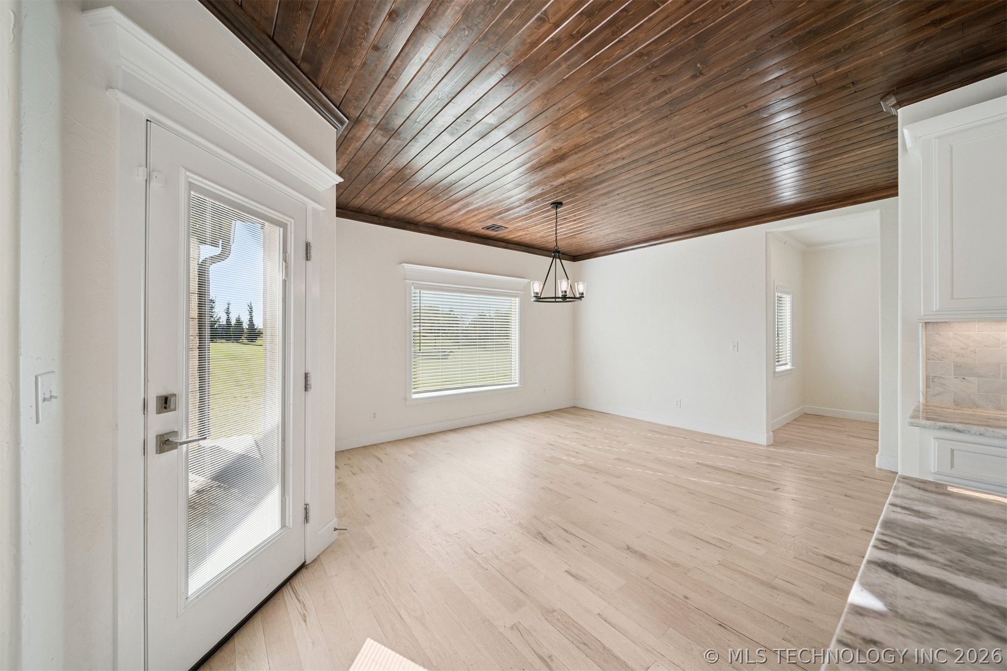 6131 N Creekwood Drive Property Photo 11