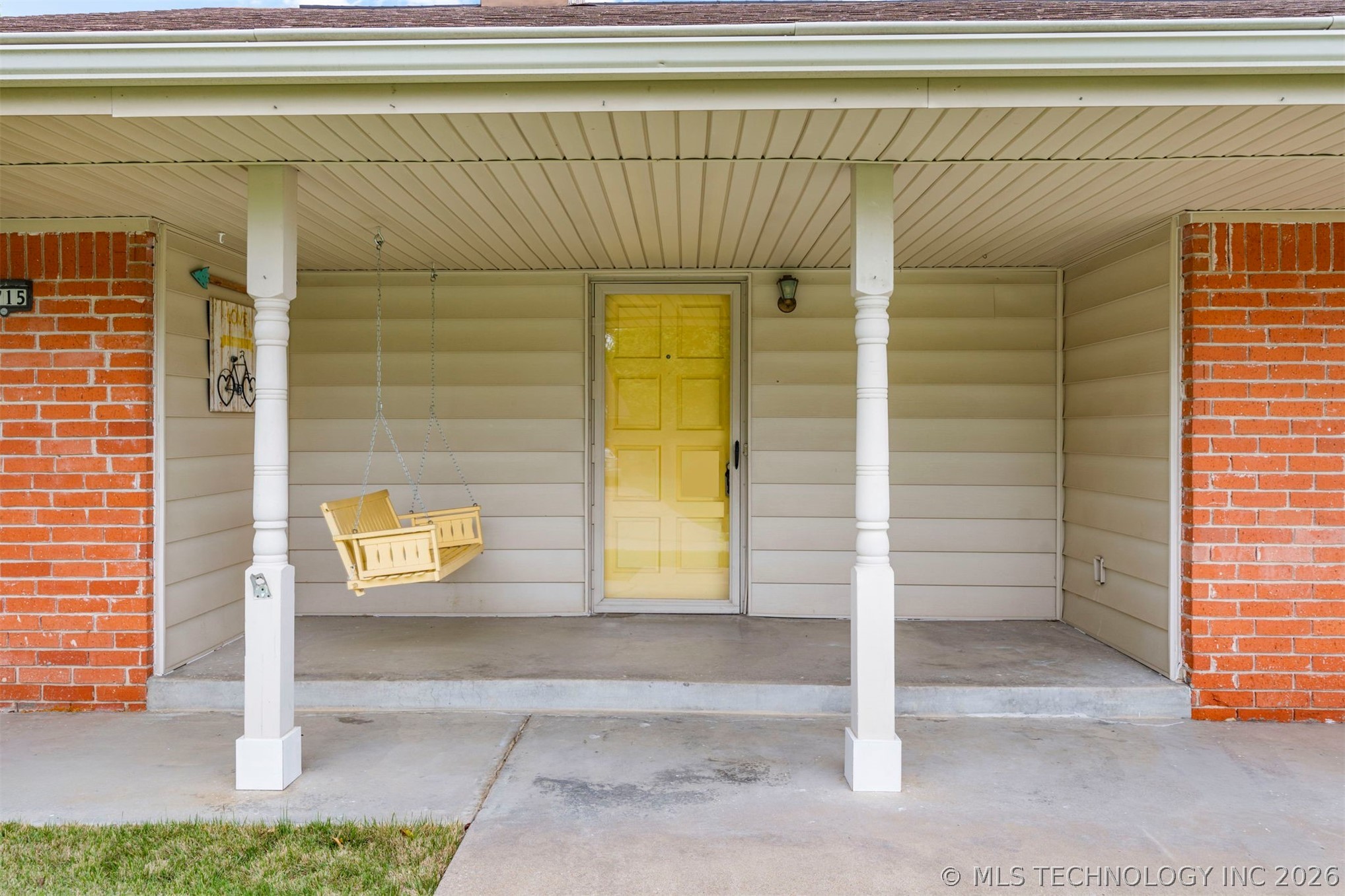 6715 E 95th Street Property Photo 2