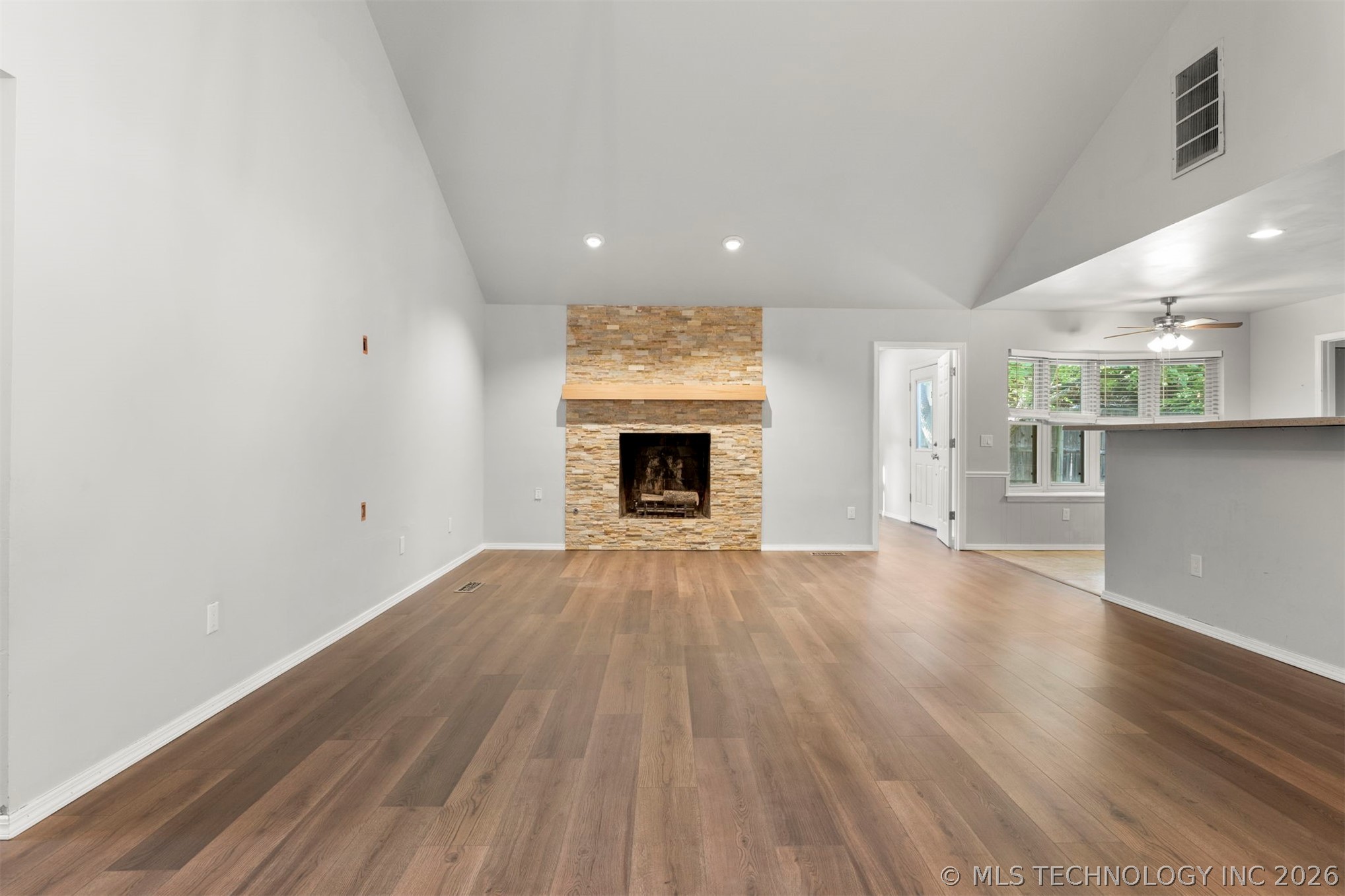 6715 E 95th Street Property Photo 3